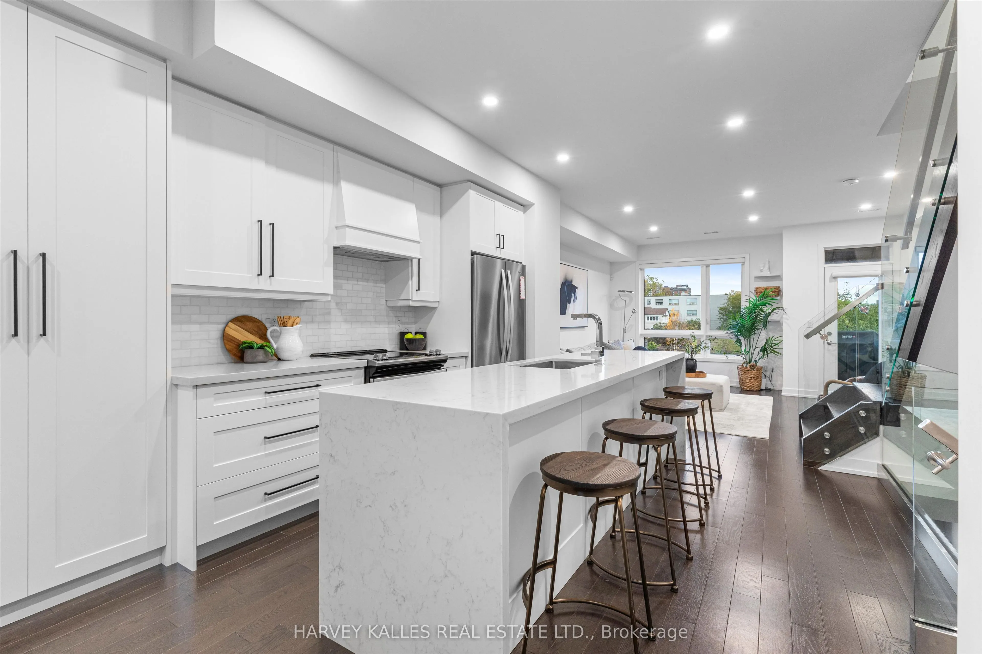 609A Harvie Avenue