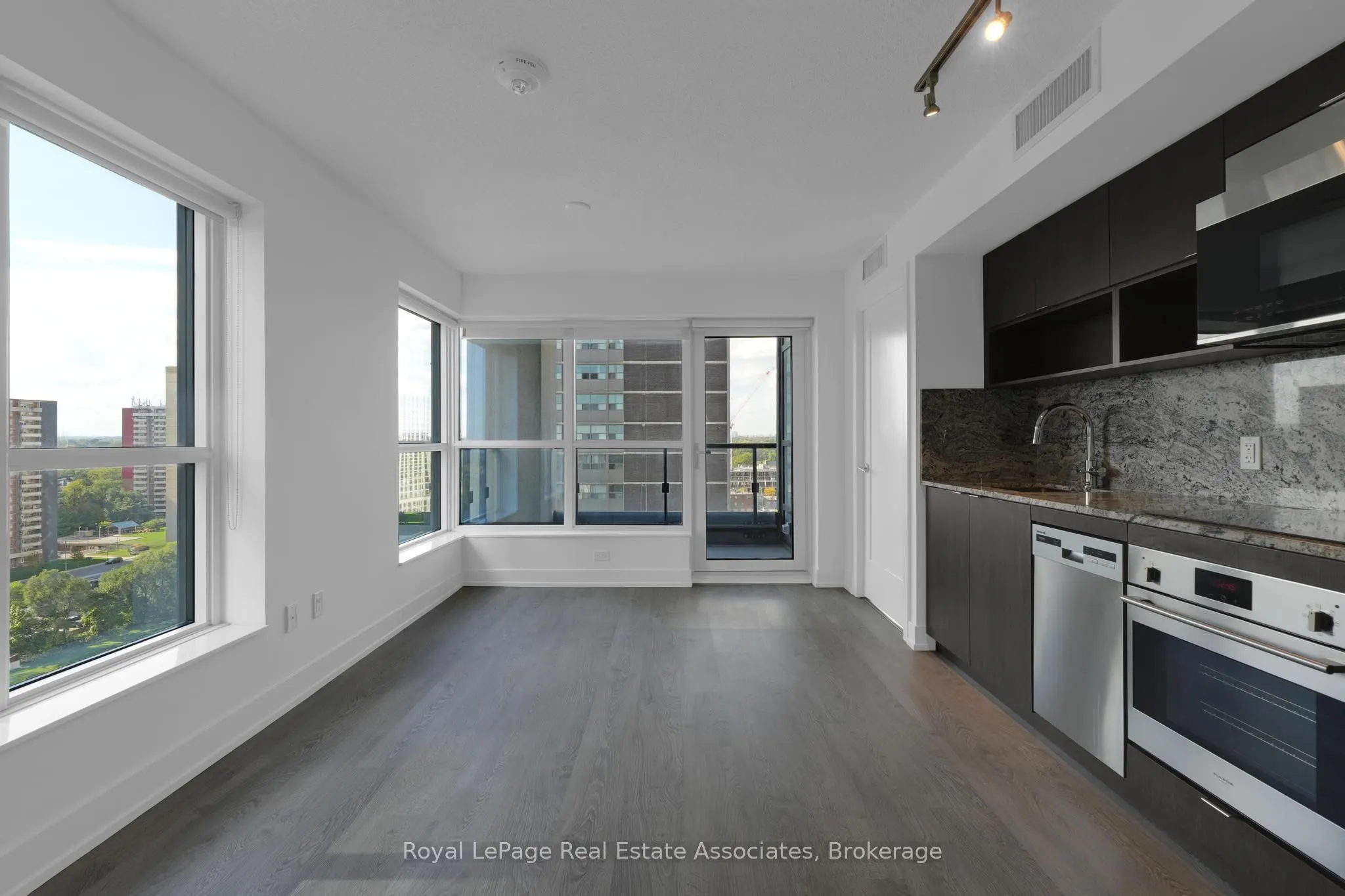9 Mabelle Avenue #1516