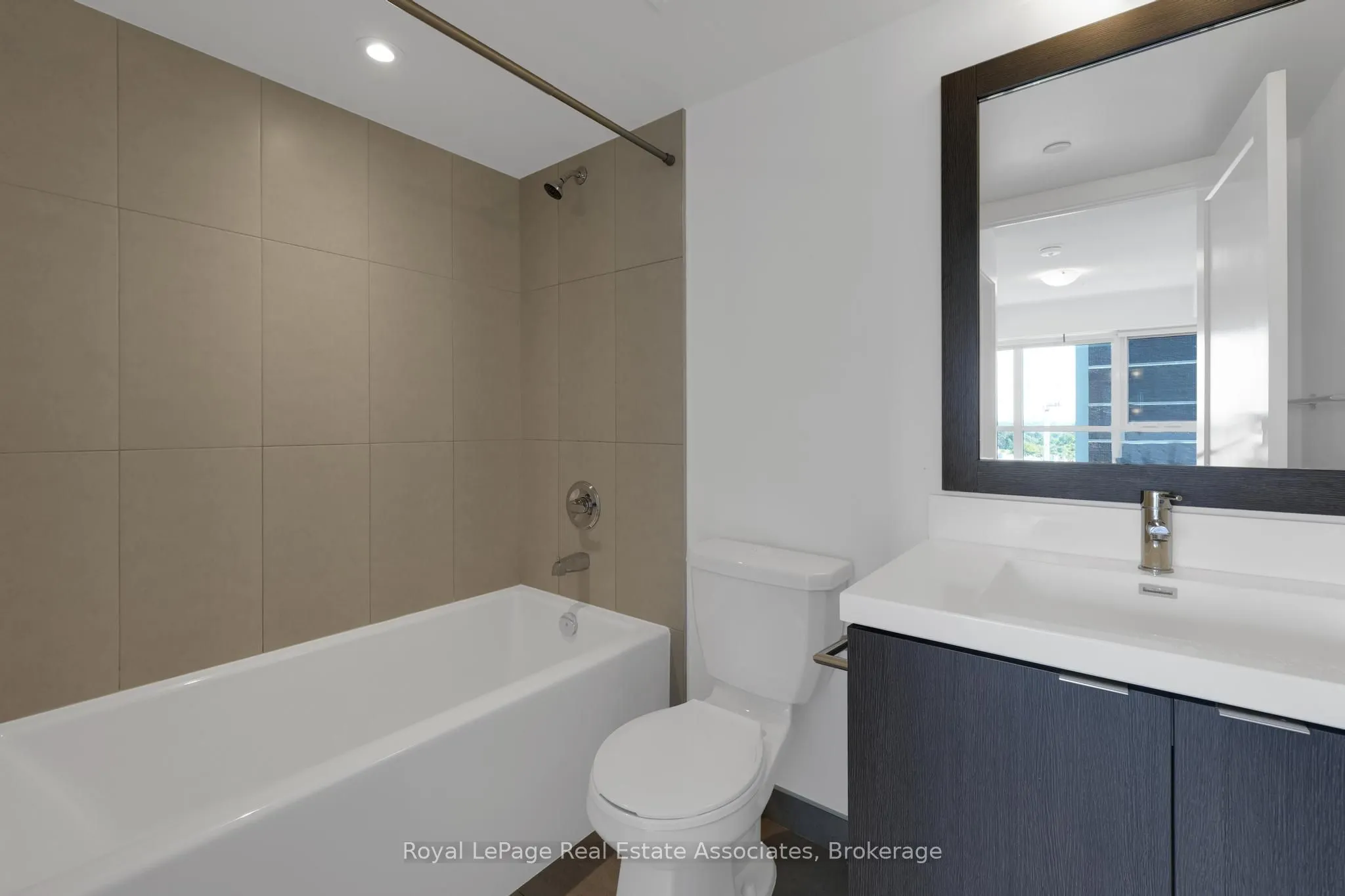 9 Mabelle Avenue #1516