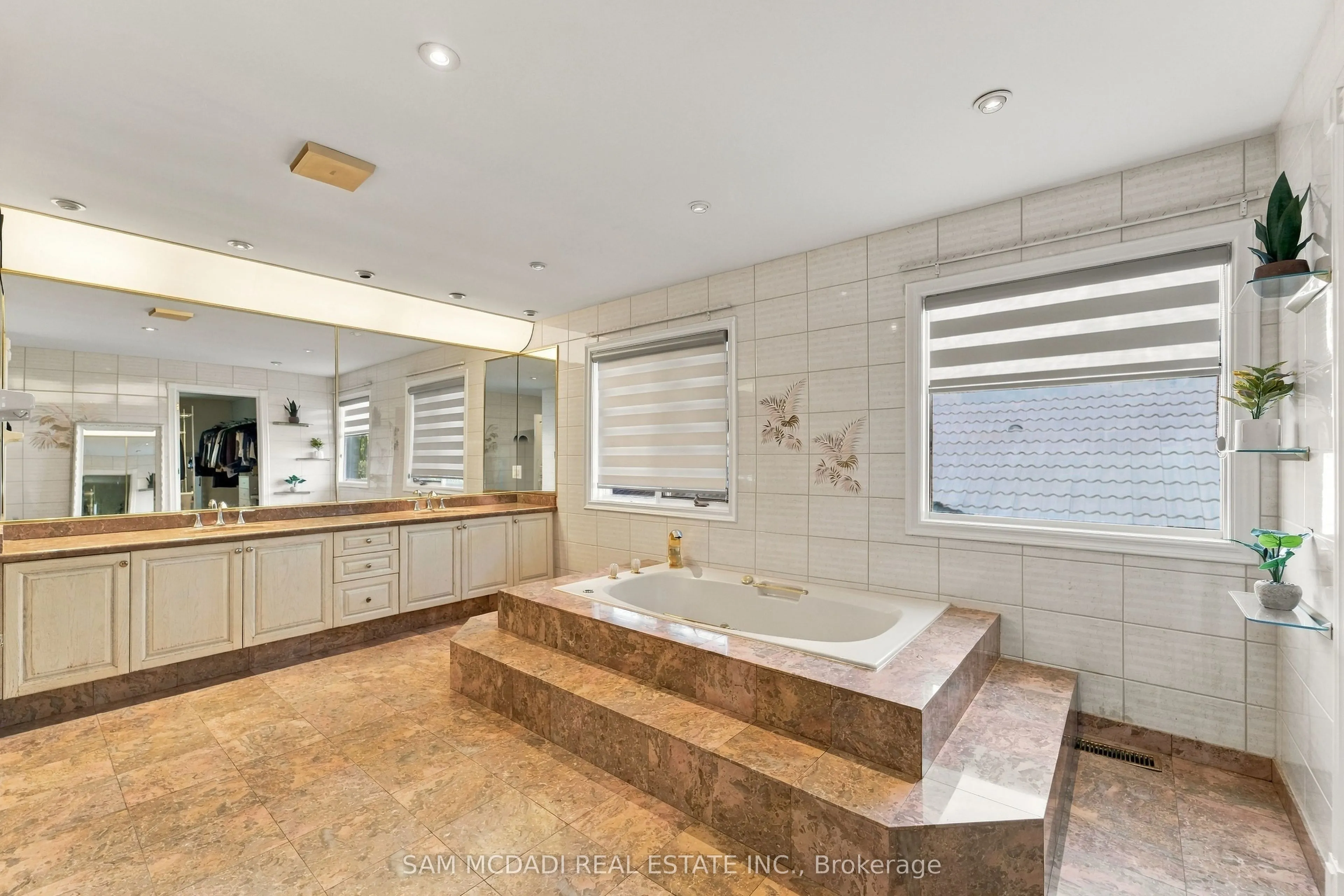 2480 MISSISSAUGA Road