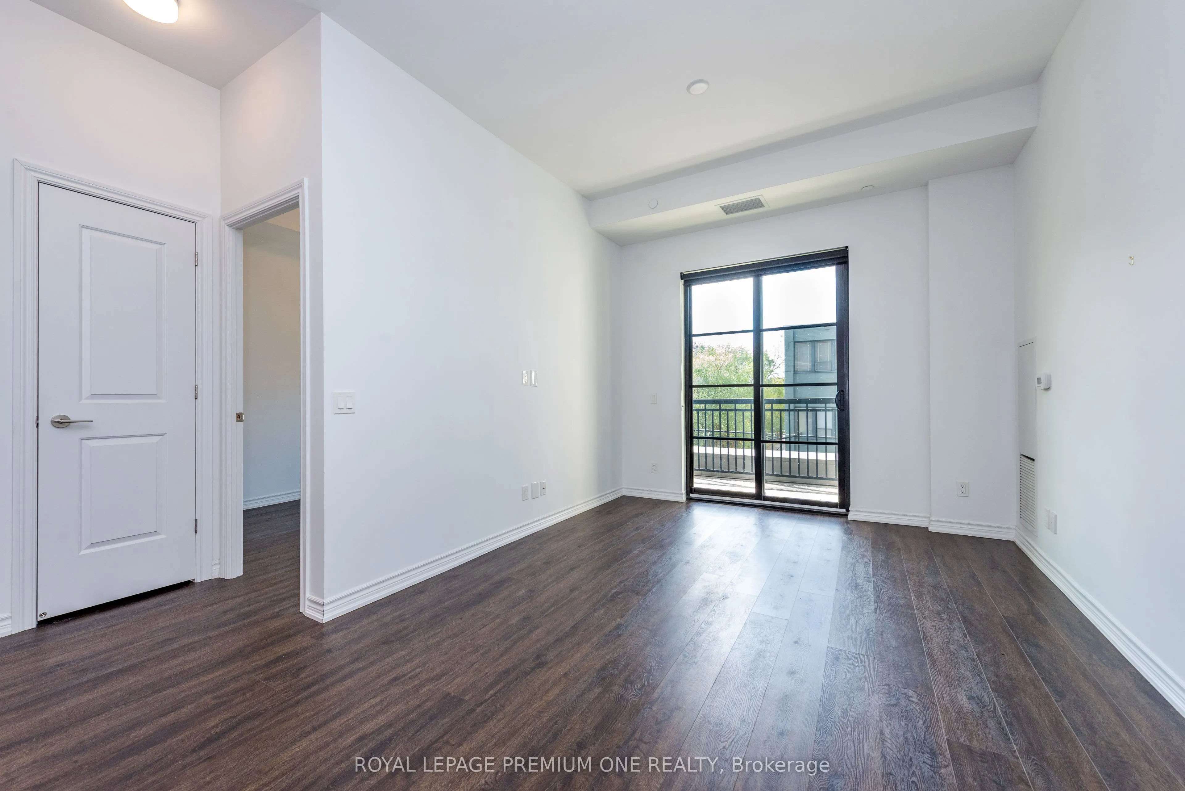 571 Prince Edward Drive N #307