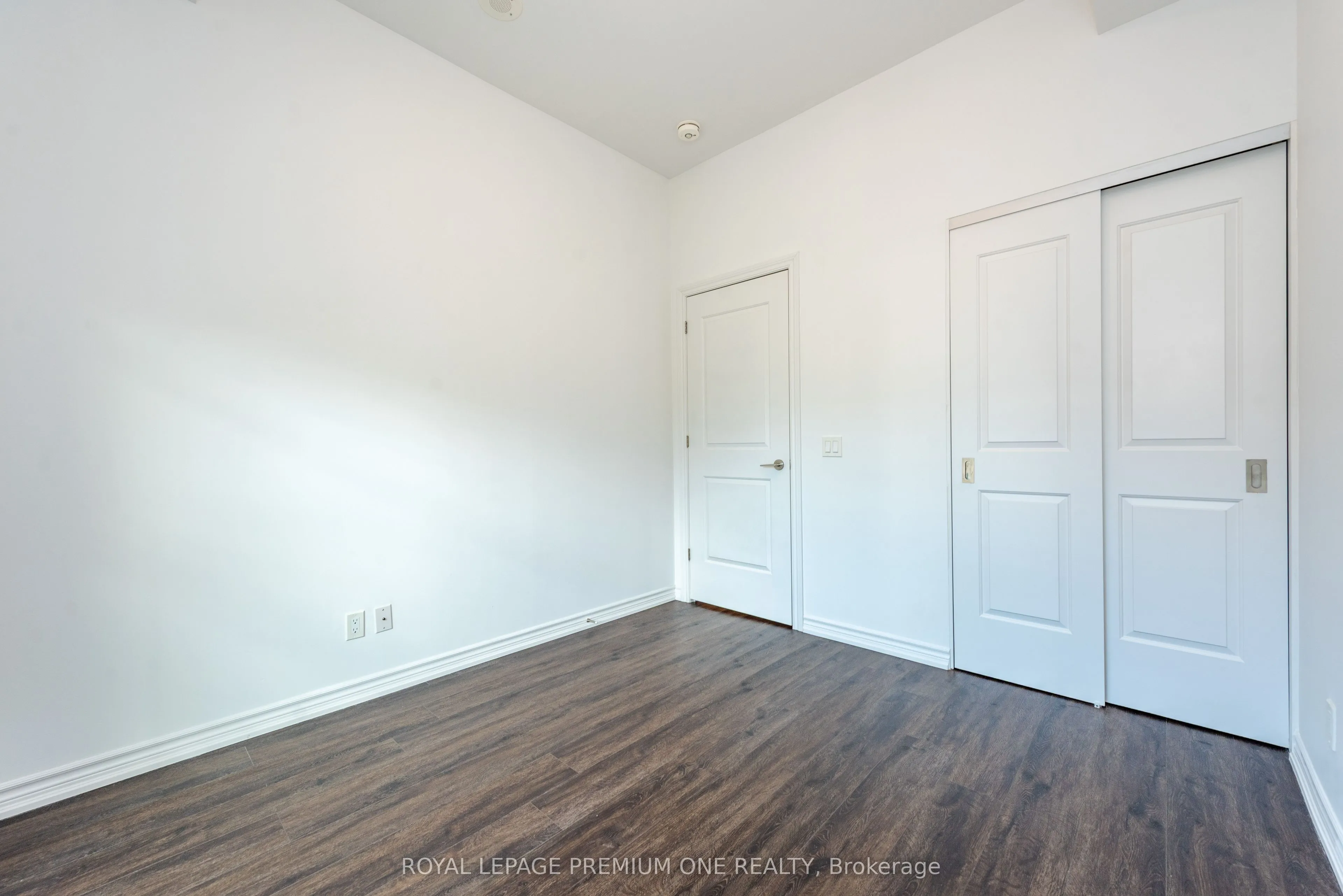 571 Prince Edward Drive N #307