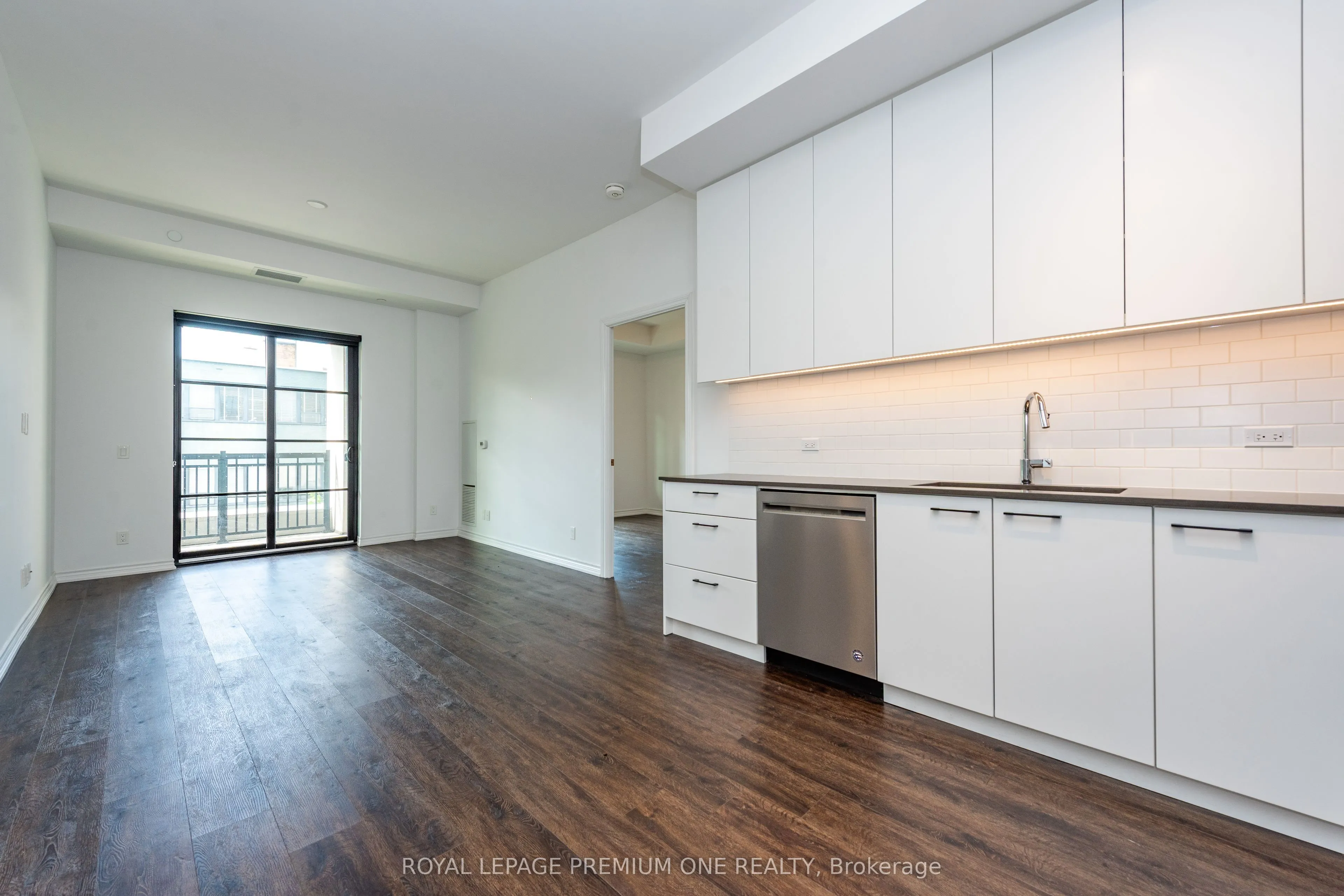571 Prince Edward Drive N #307