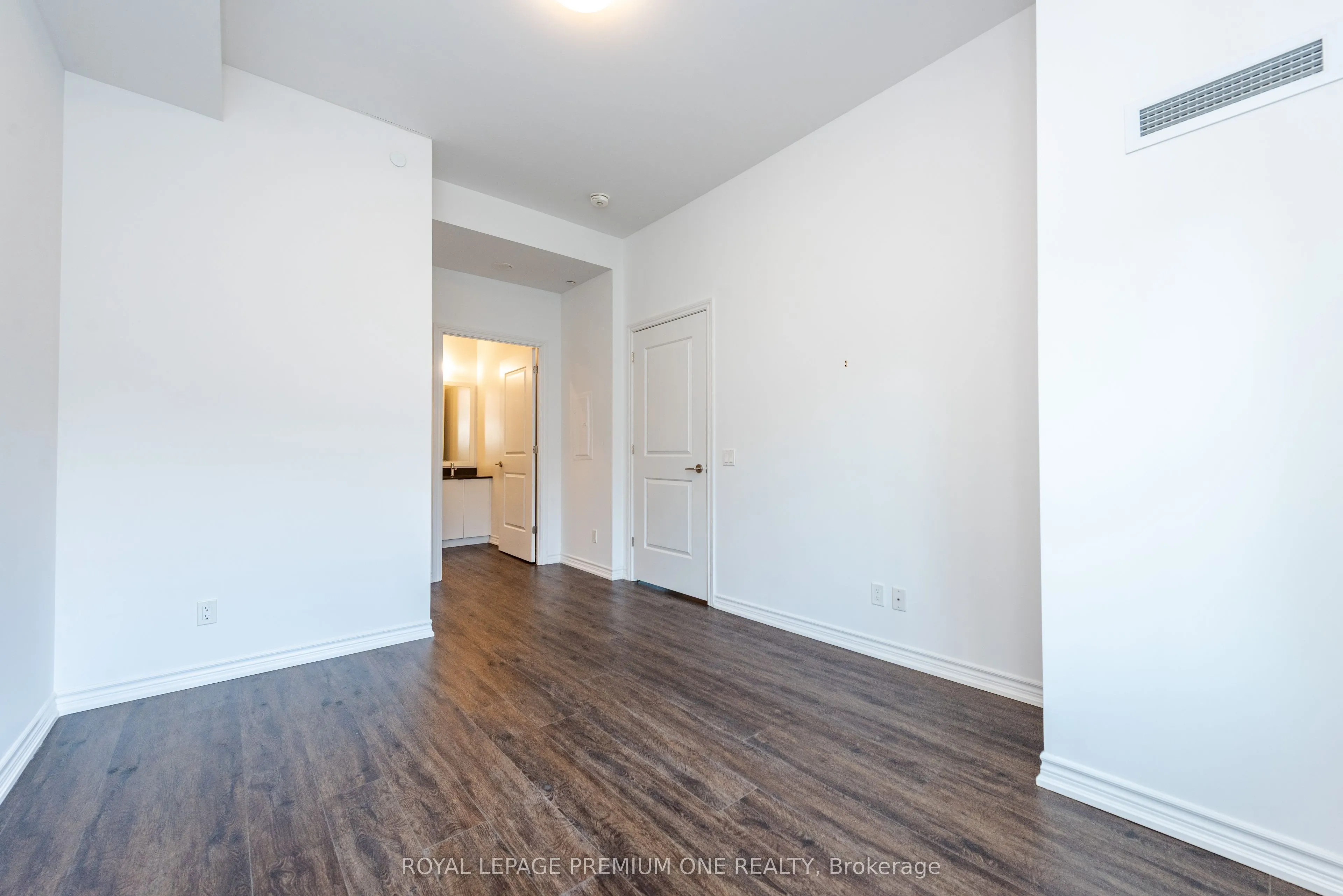 571 Prince Edward Drive N #307