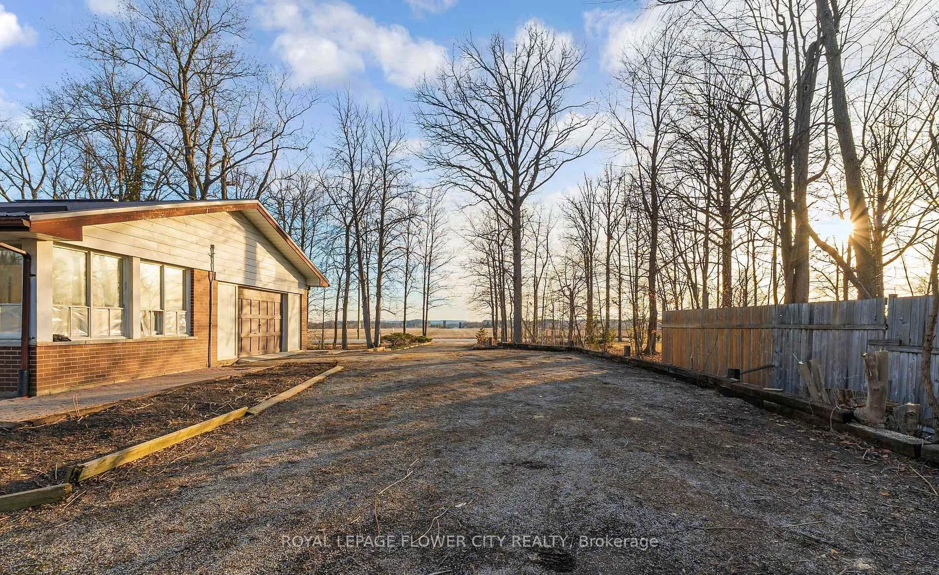 8449 Eigth Line