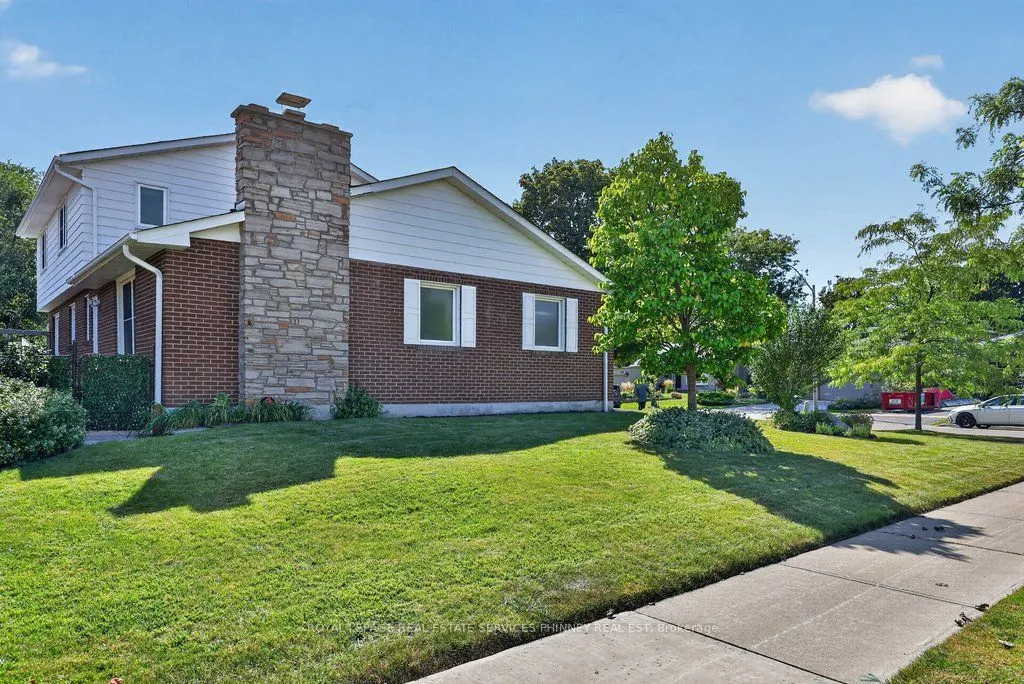 838 Saddle Crescent