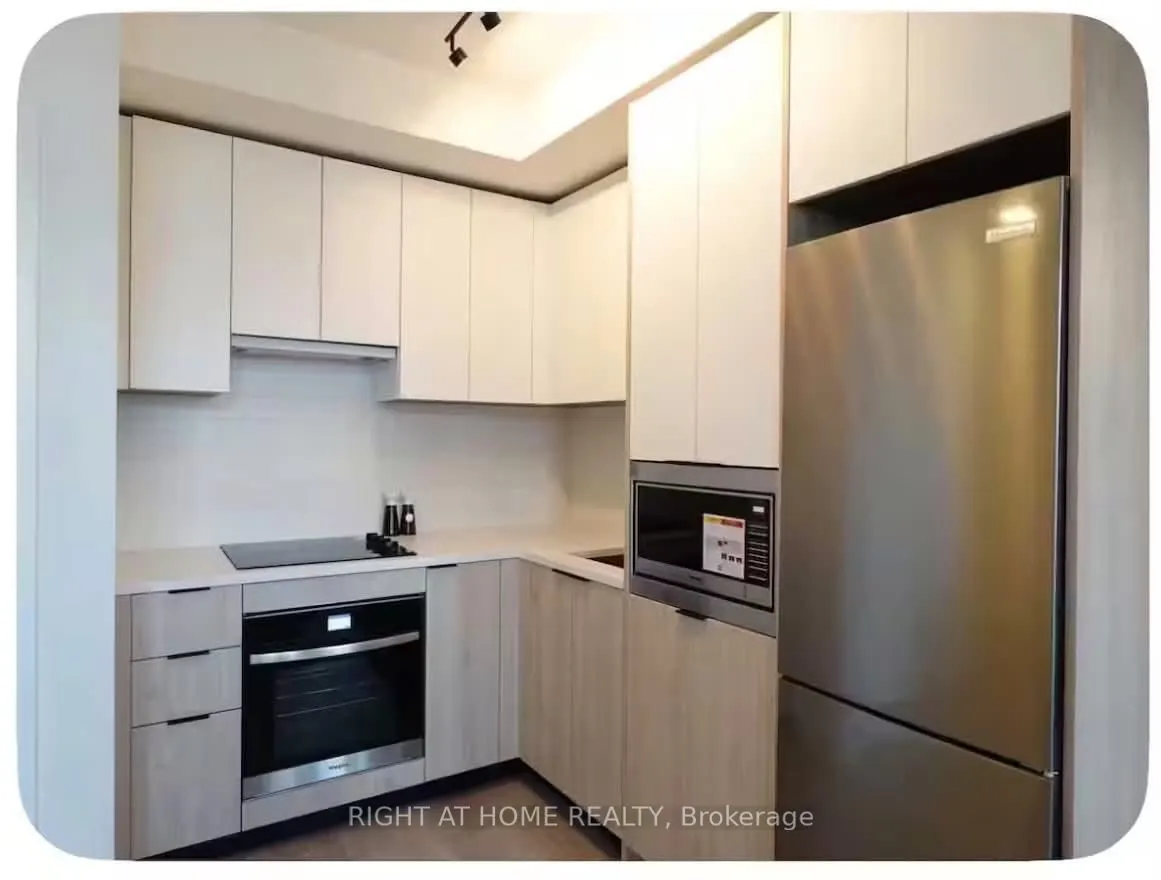 1007 The Queensway #1702