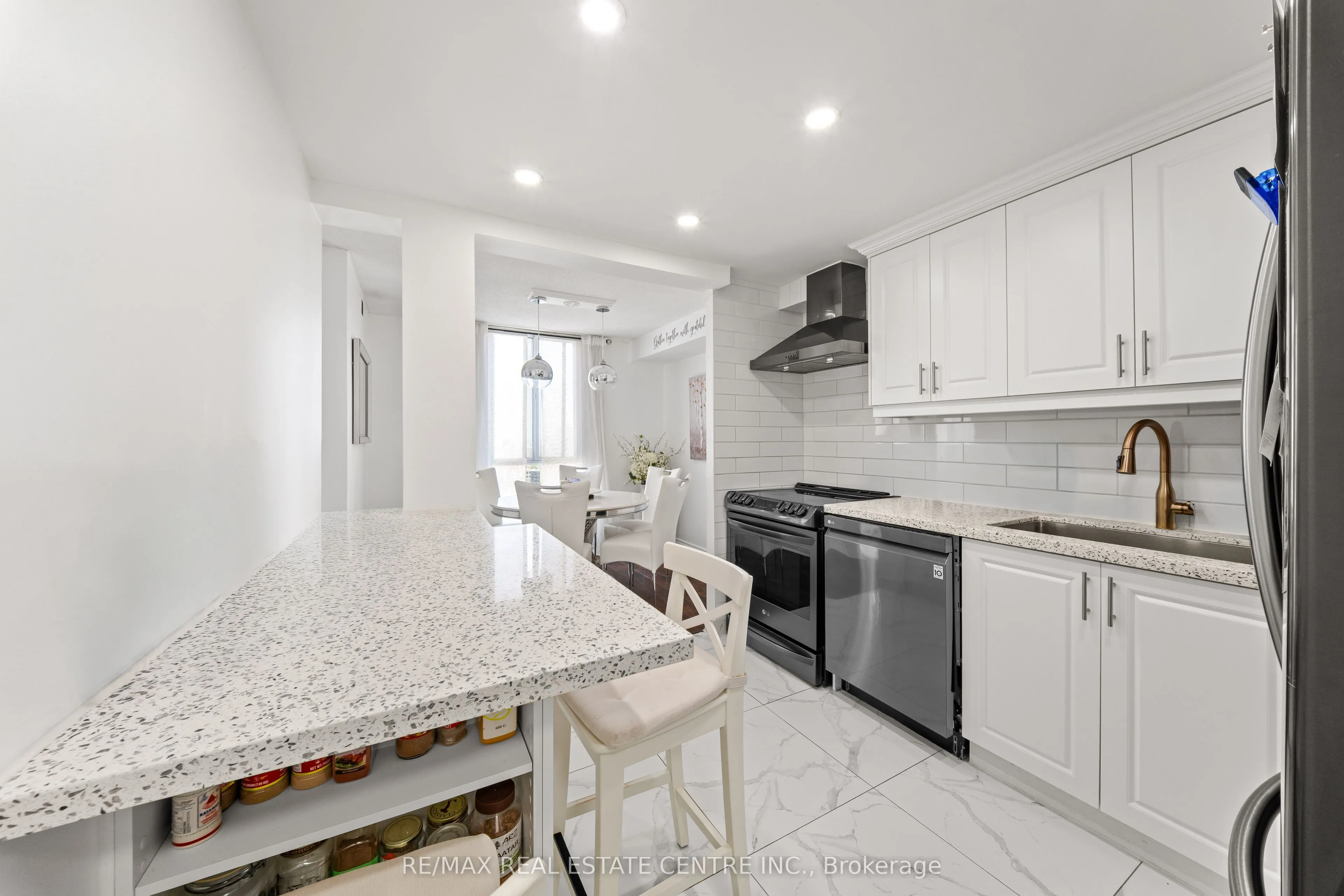 145 Hillcrest Avenue #1907