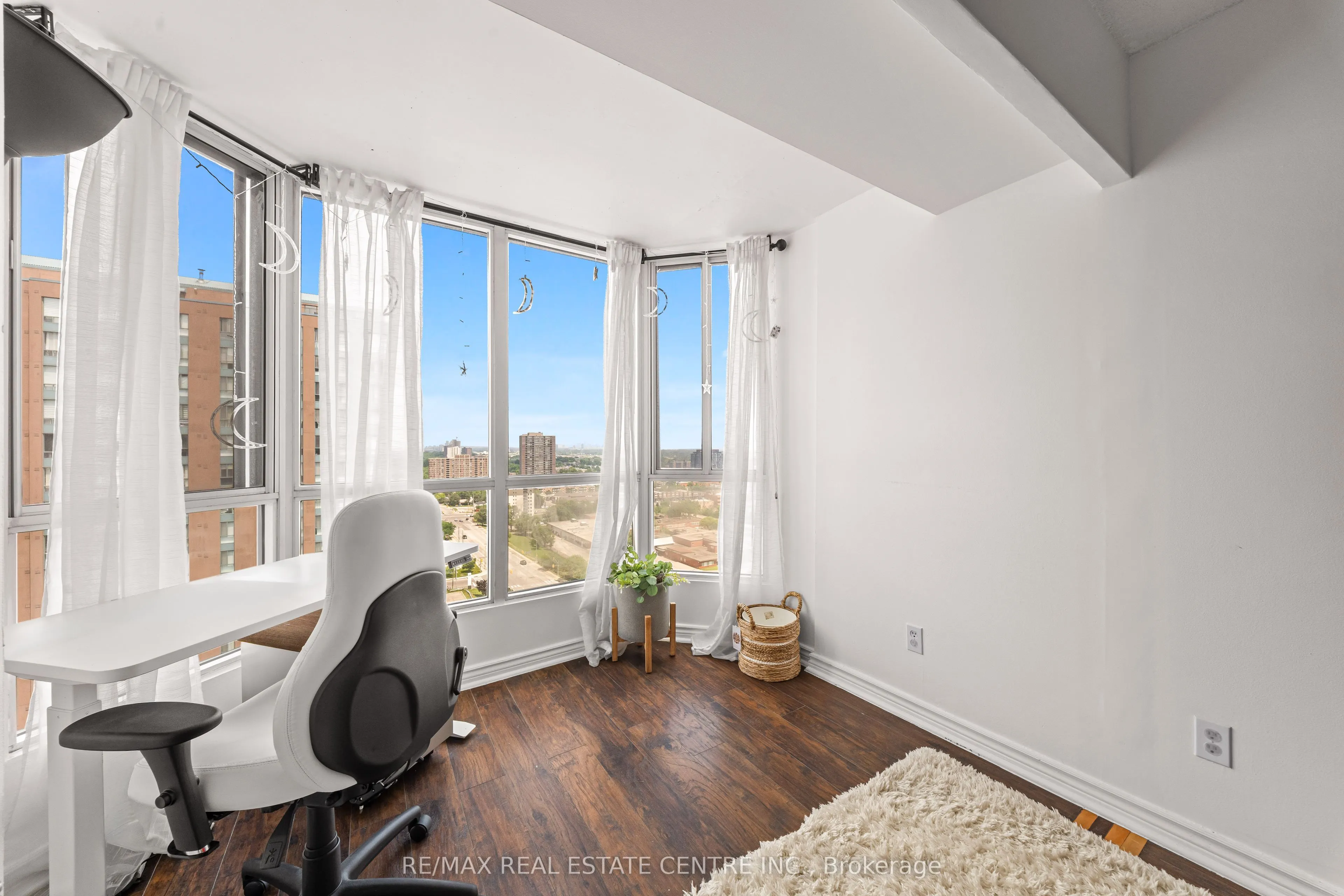 145 Hillcrest Avenue #1907