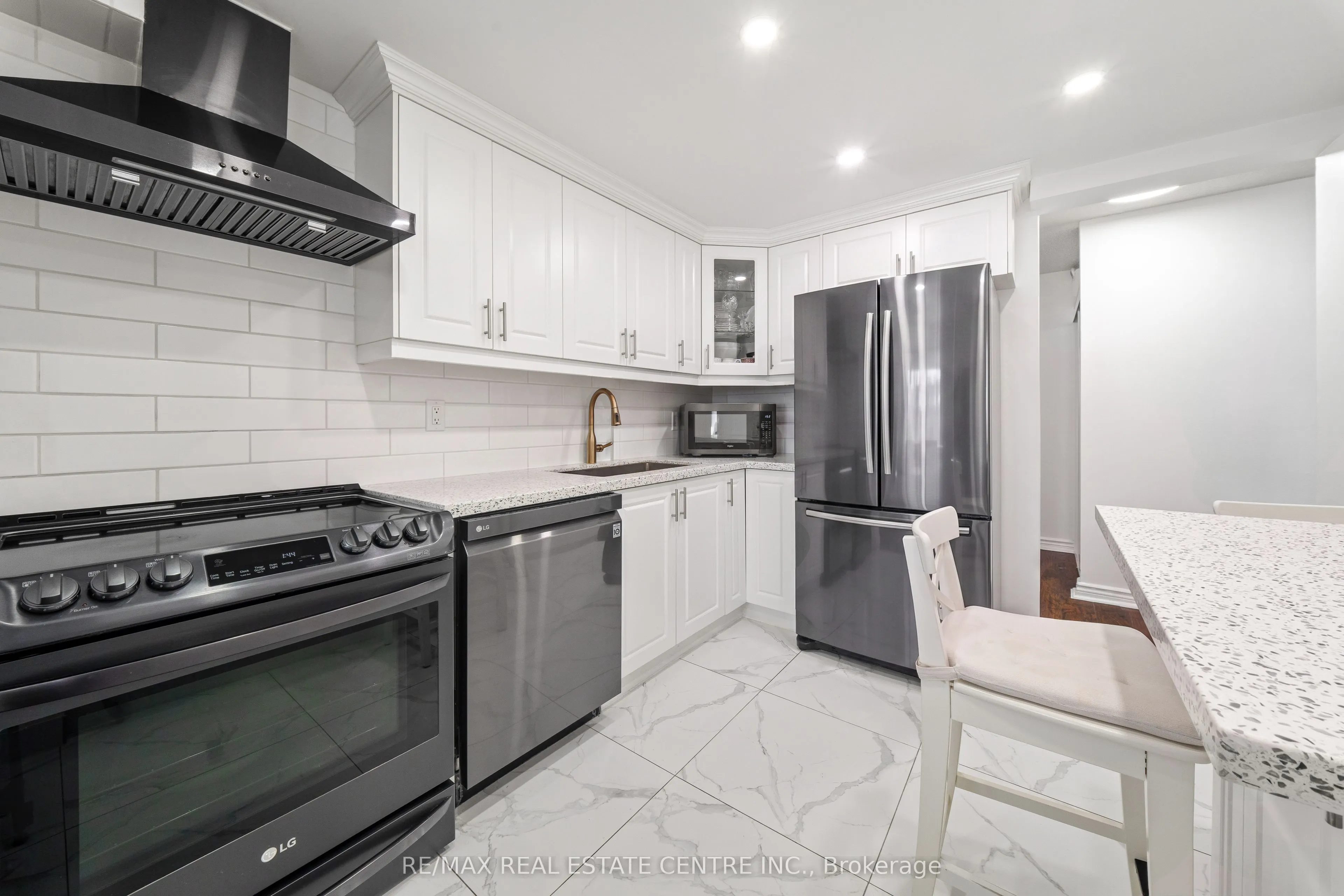145 Hillcrest Avenue #1907