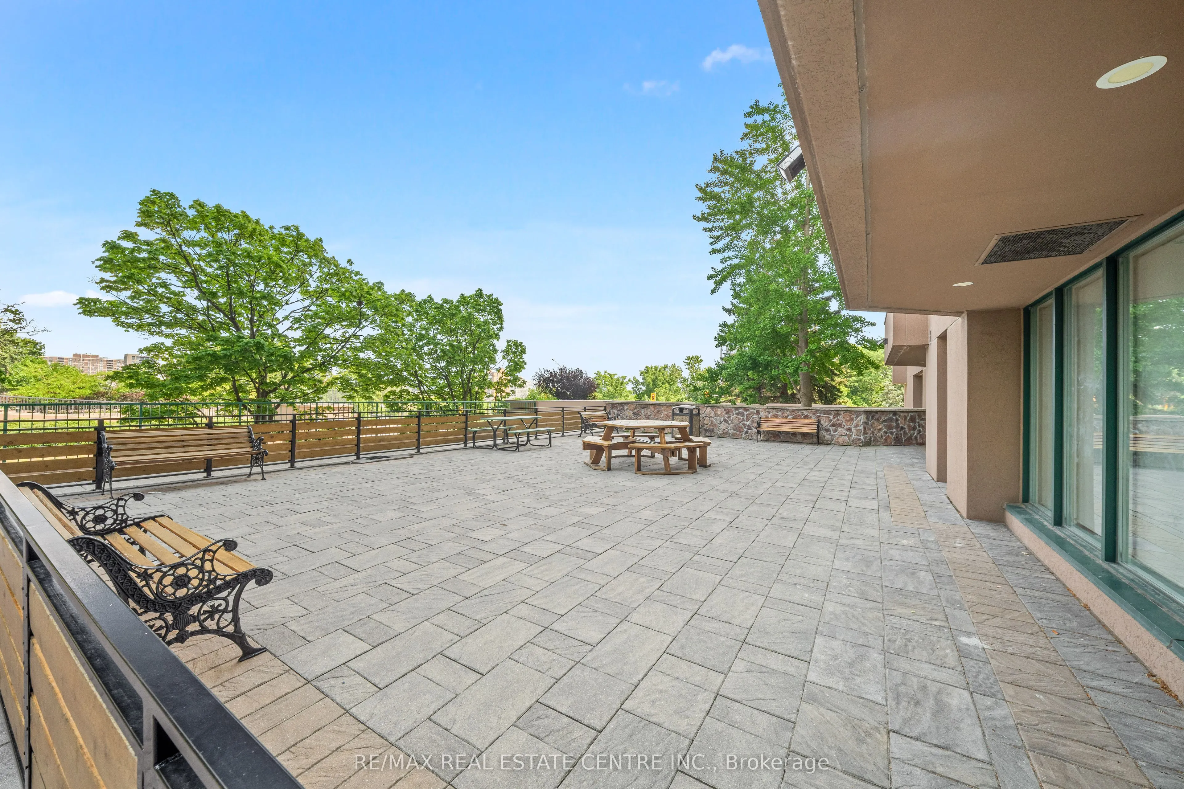 145 Hillcrest Avenue #1907