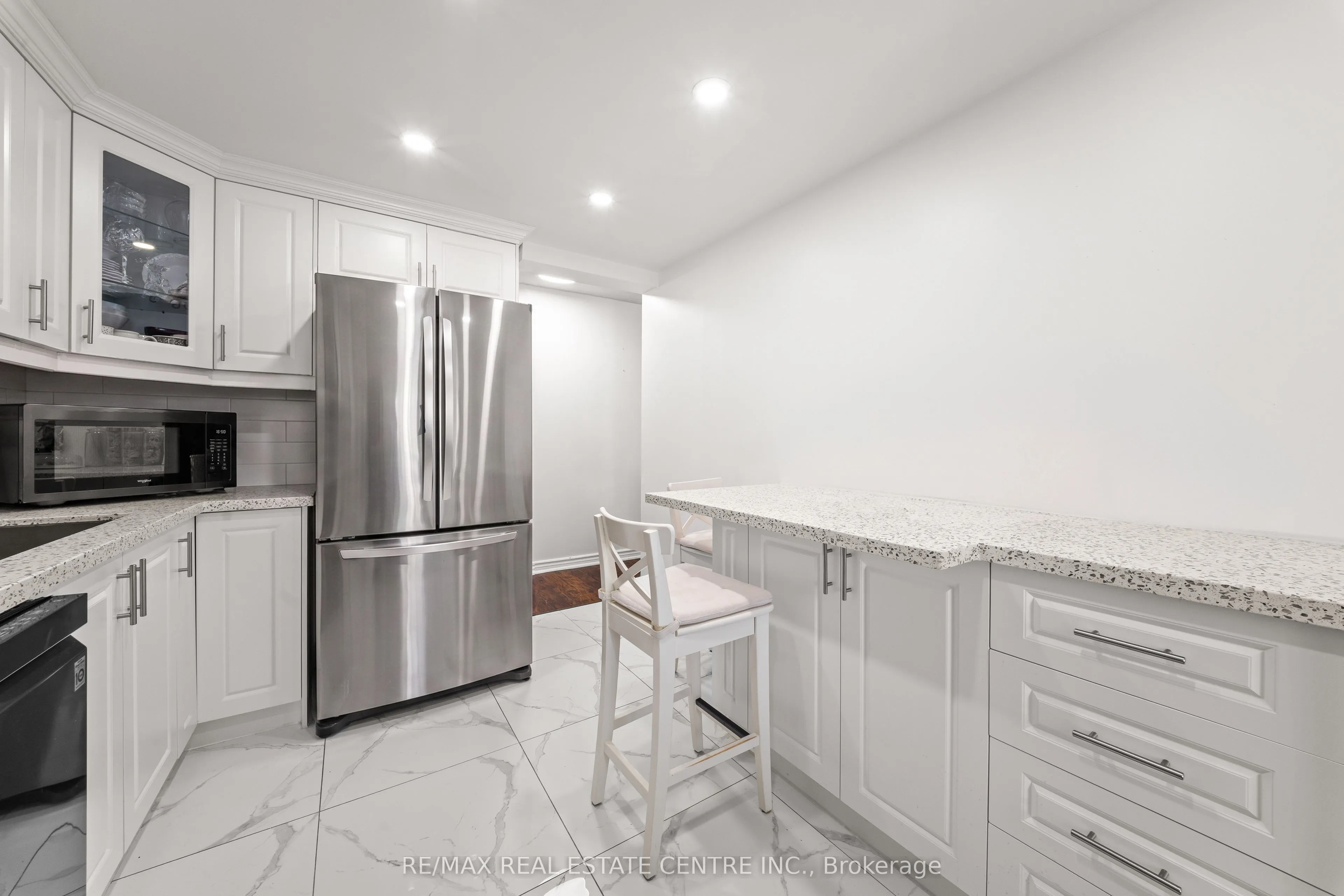 145 Hillcrest Avenue #1907