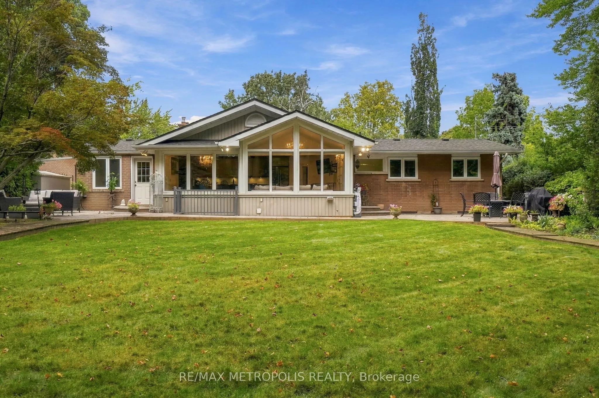 1228 Elgin Crescent