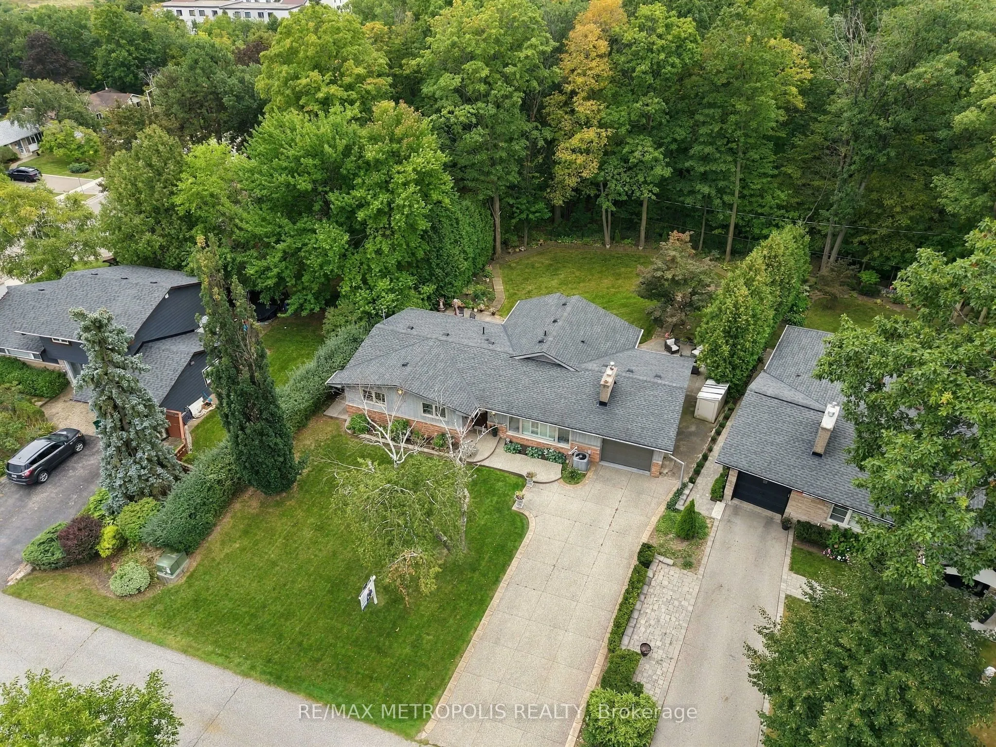 1228 Elgin Crescent