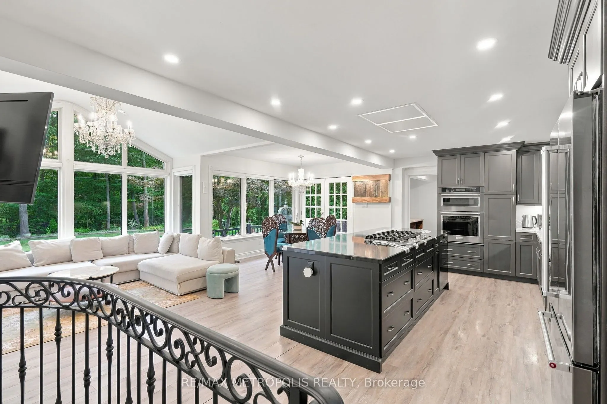 1228 Elgin Crescent