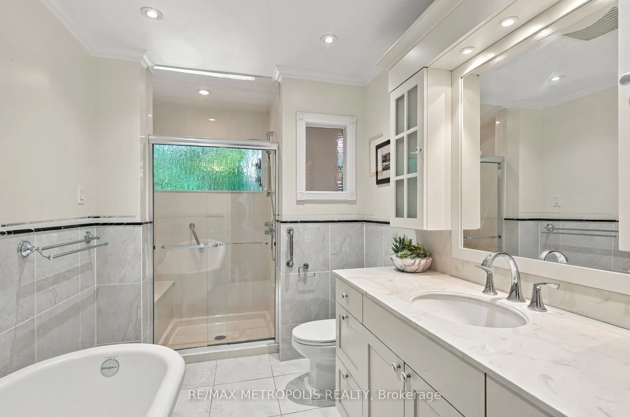 1228 Elgin Crescent