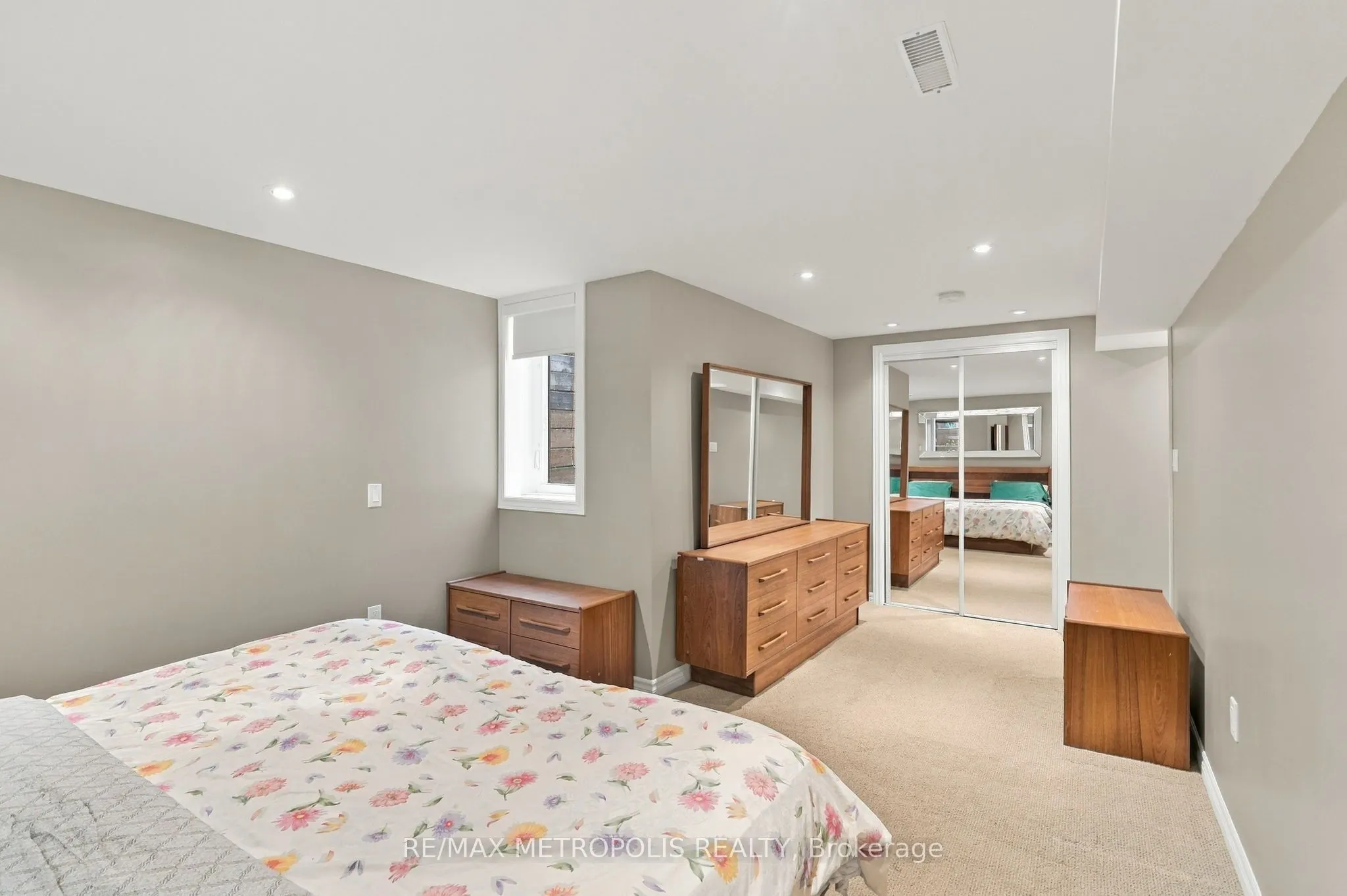 1228 Elgin Crescent