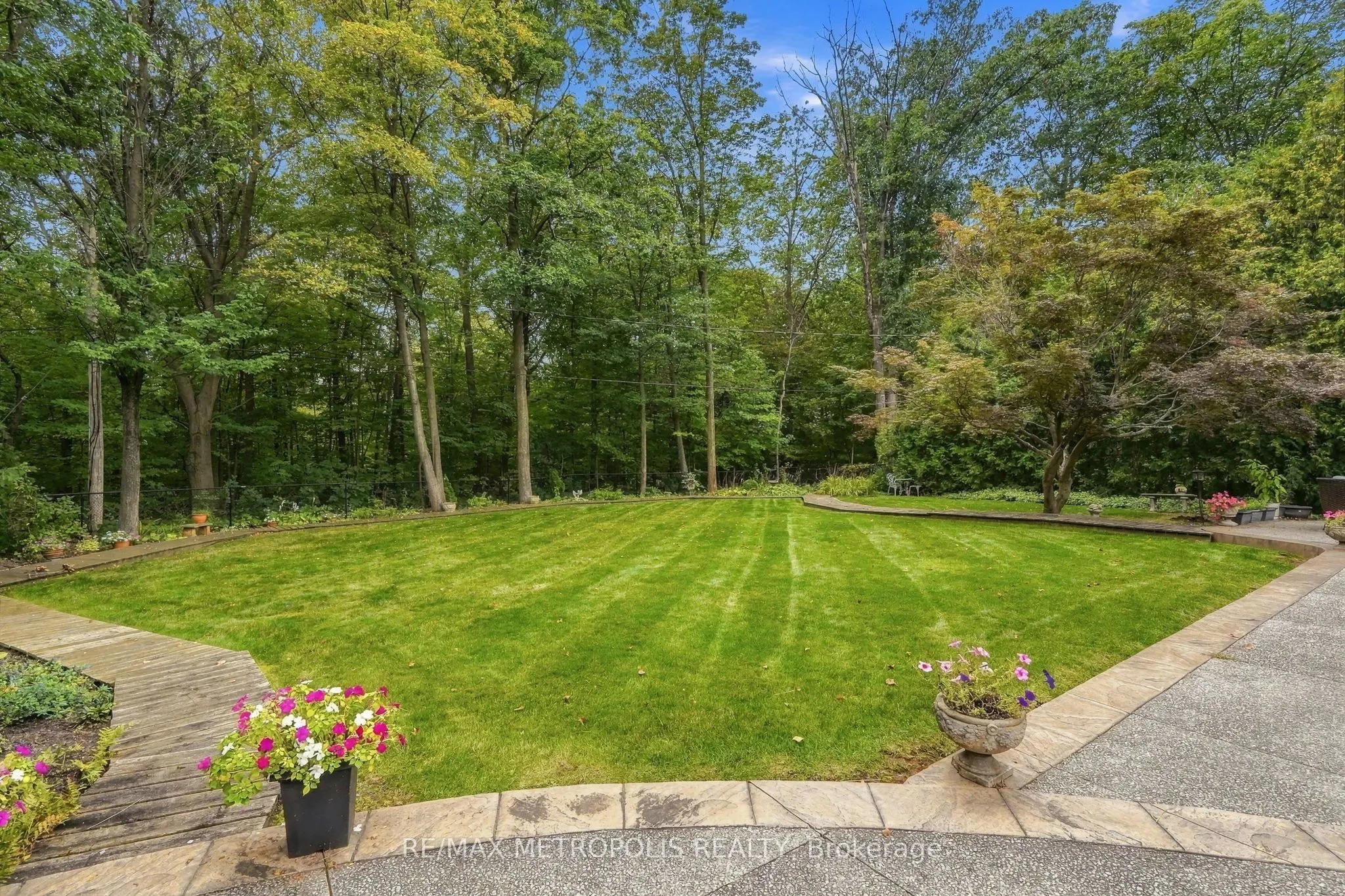 1228 Elgin Crescent