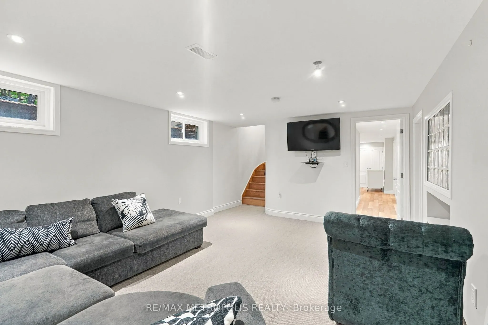 1228 Elgin Crescent
