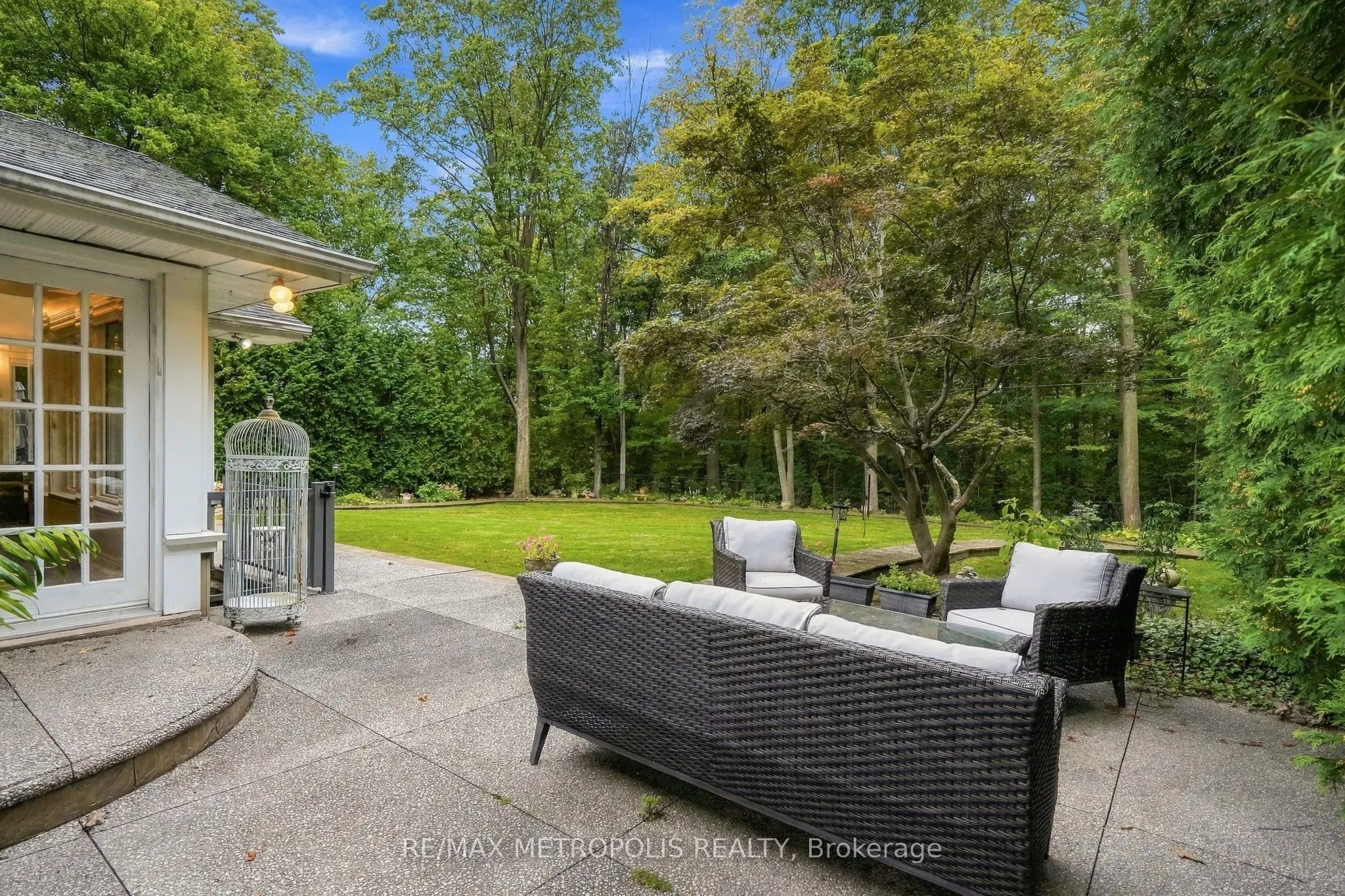 1228 Elgin Crescent