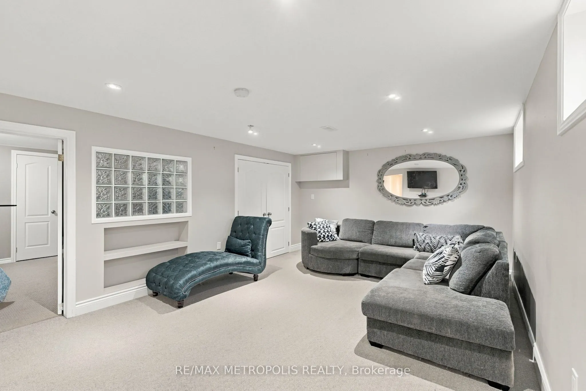 1228 Elgin Crescent