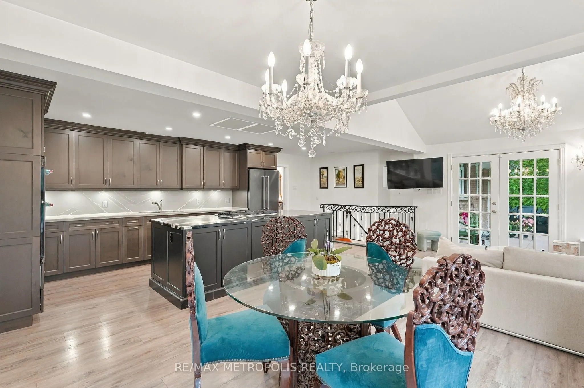 1228 Elgin Crescent