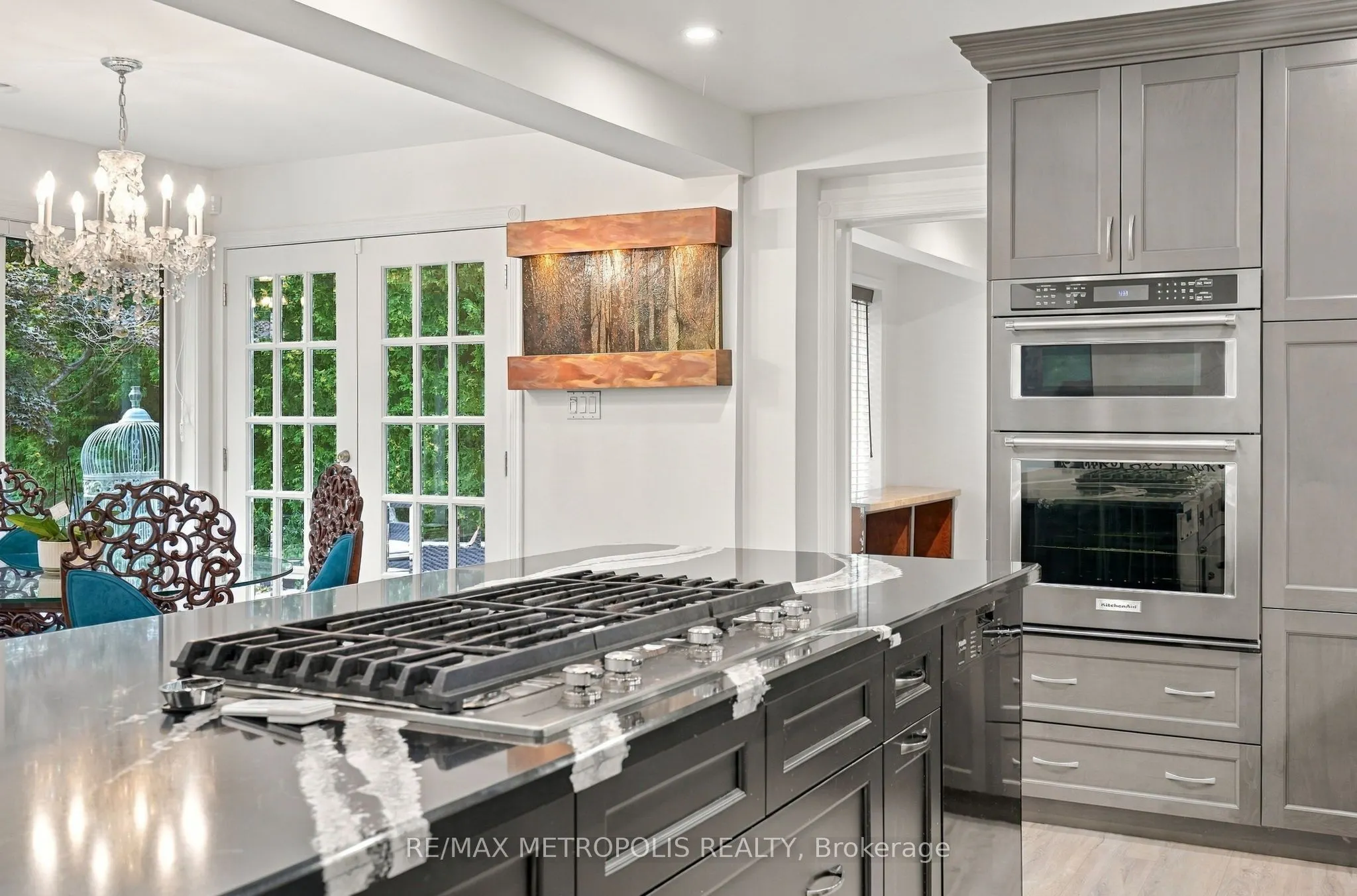 1228 Elgin Crescent