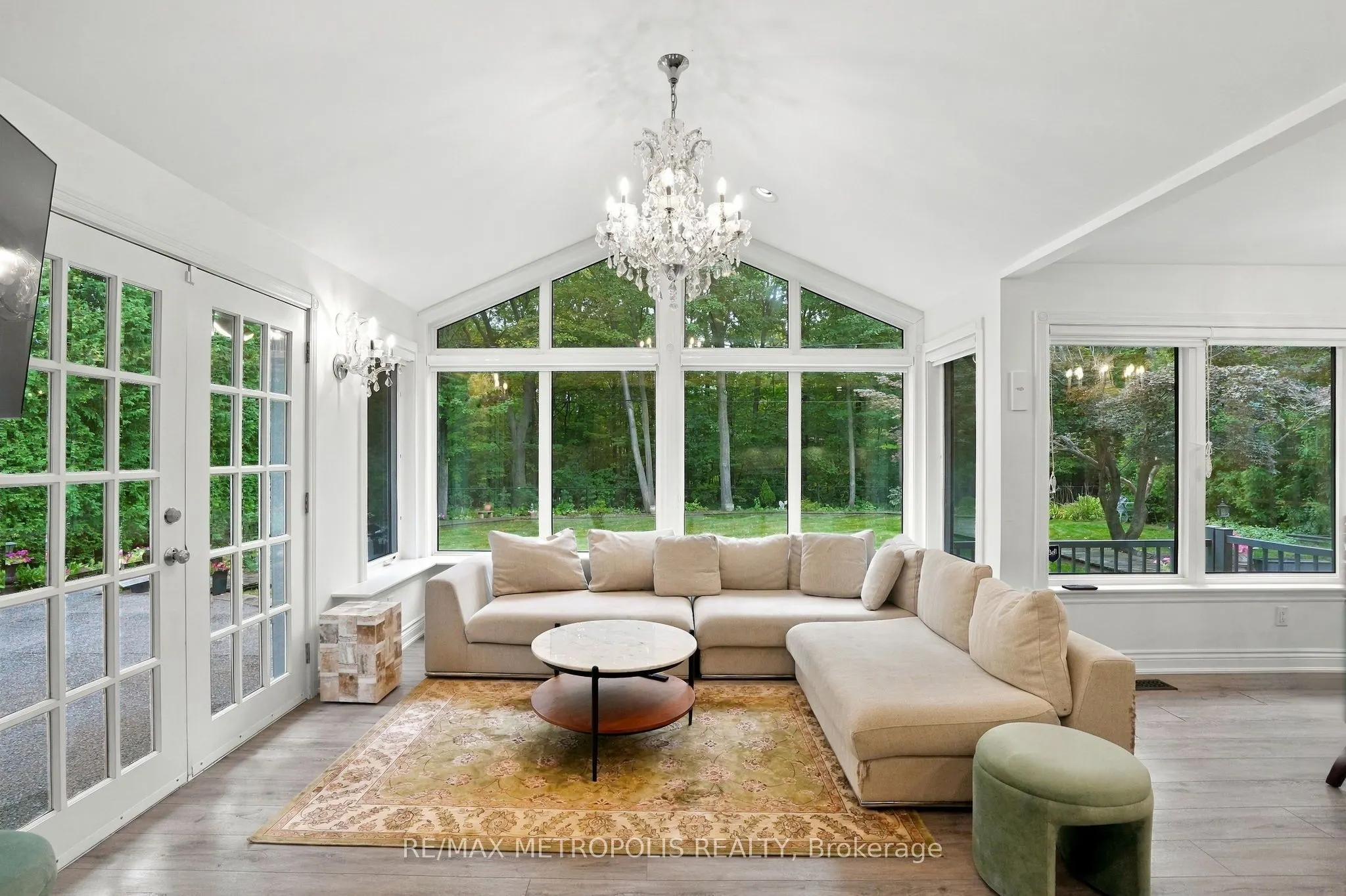 1228 Elgin Crescent