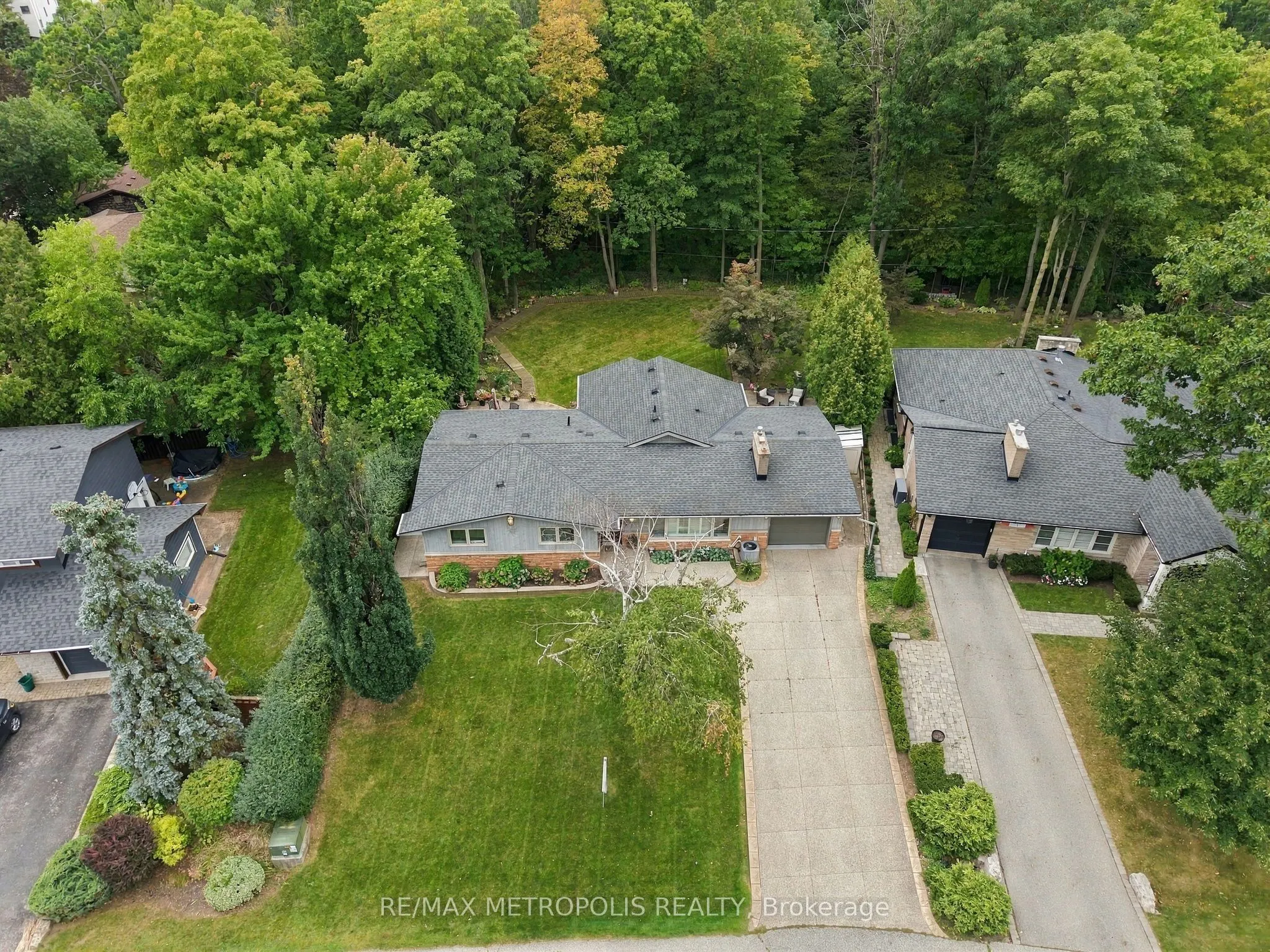 1228 Elgin Crescent