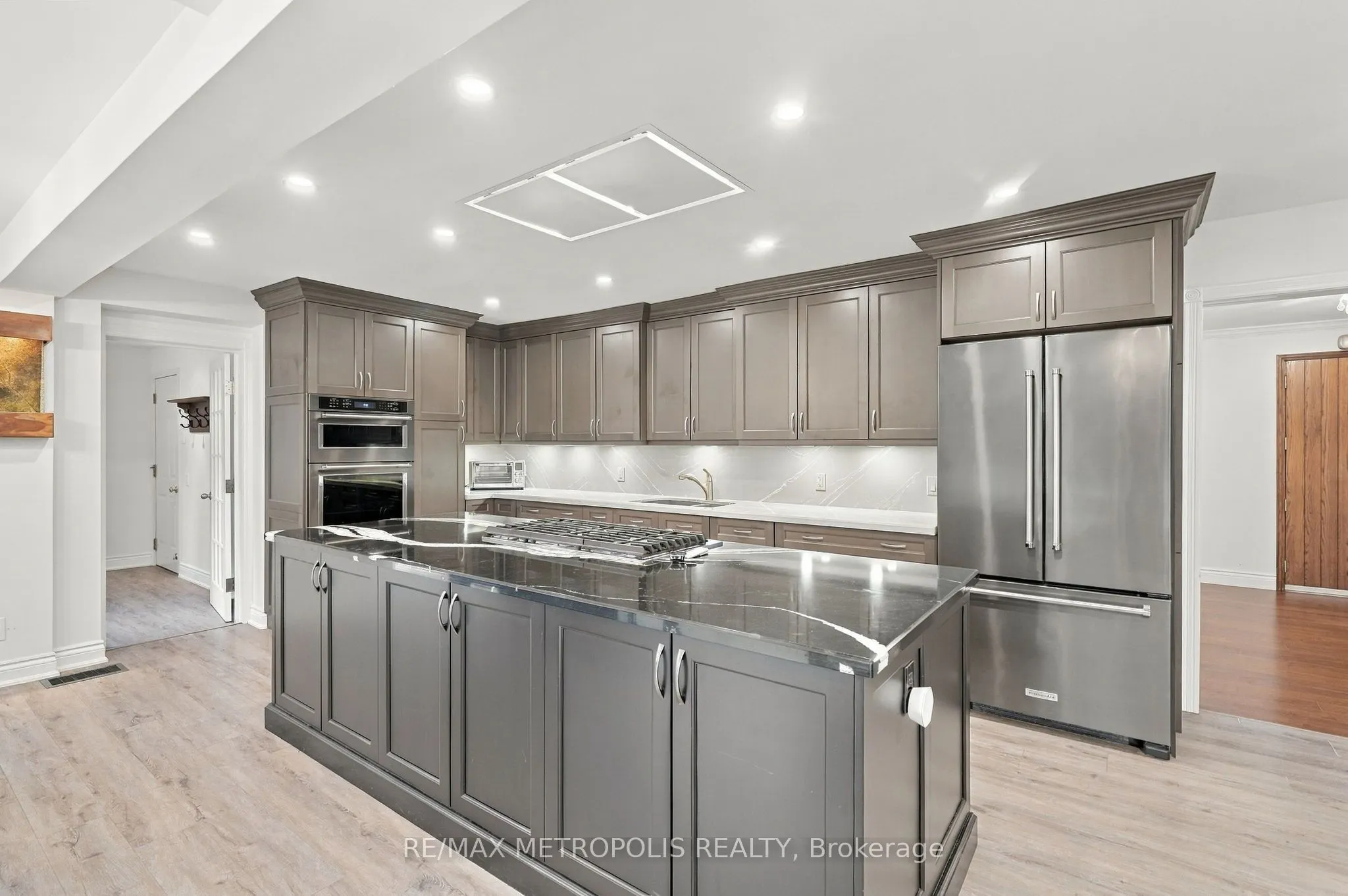 1228 Elgin Crescent