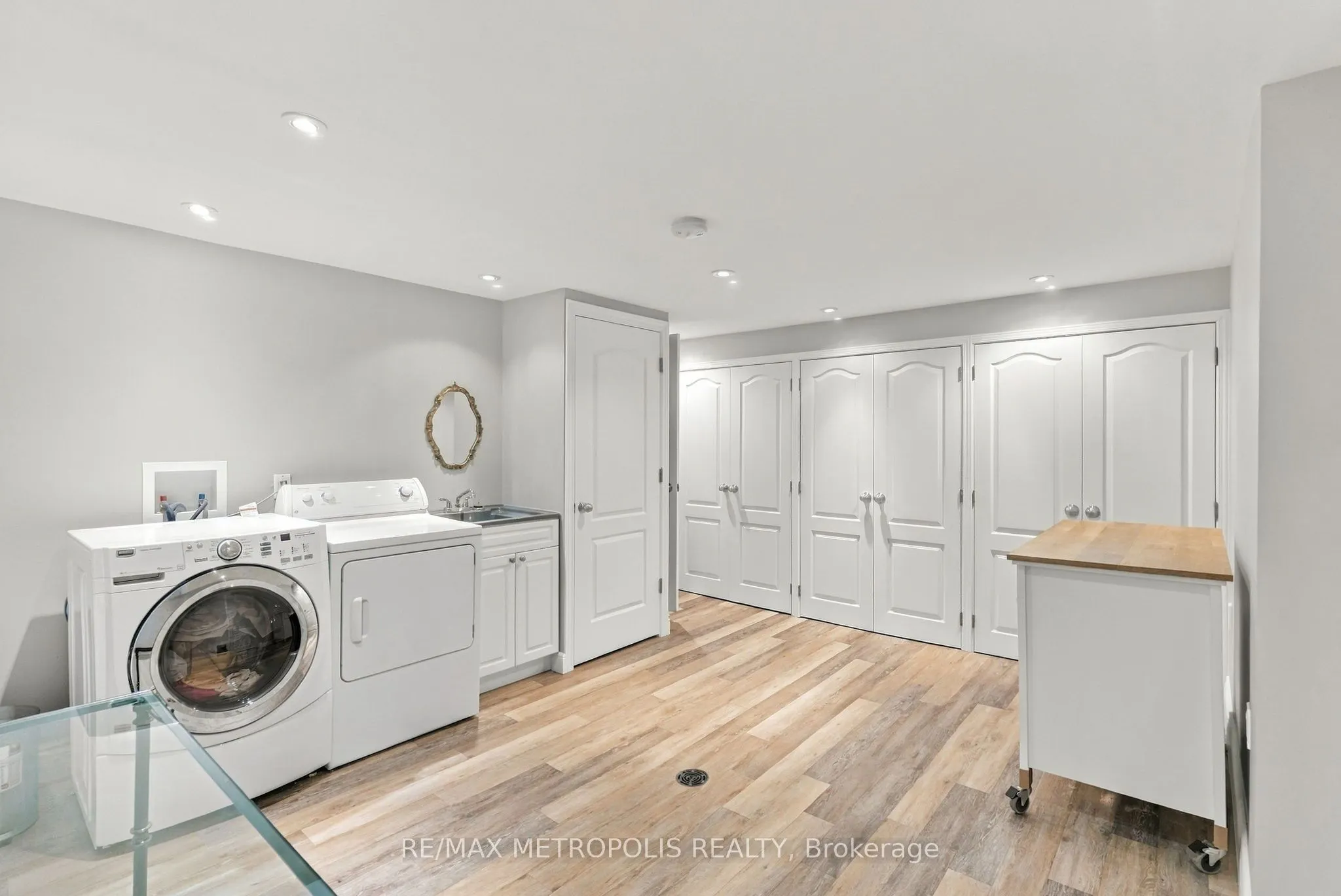 1228 Elgin Crescent