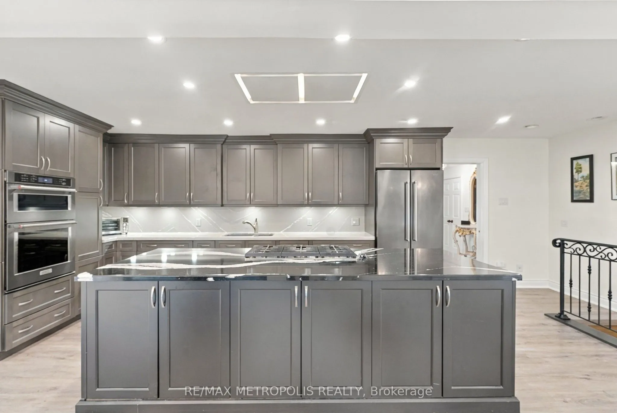 1228 Elgin Crescent