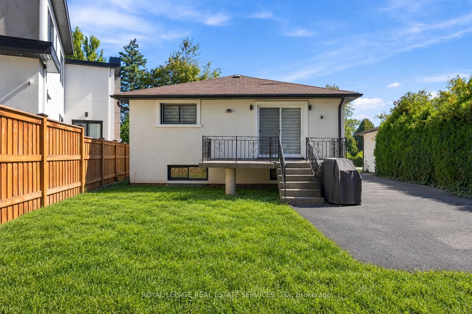 560 Stonecliffe Road