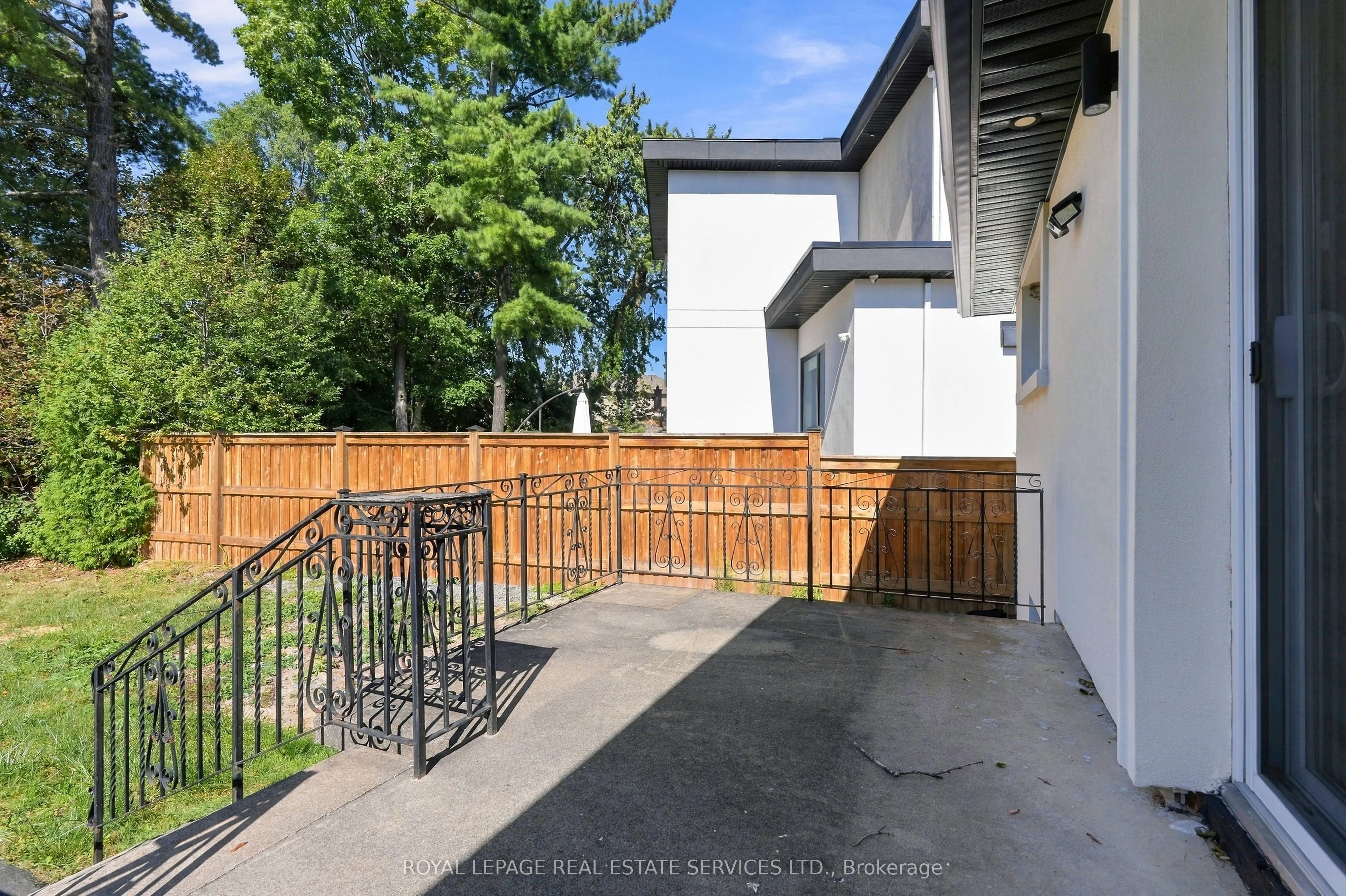 560 Stonecliffe Road