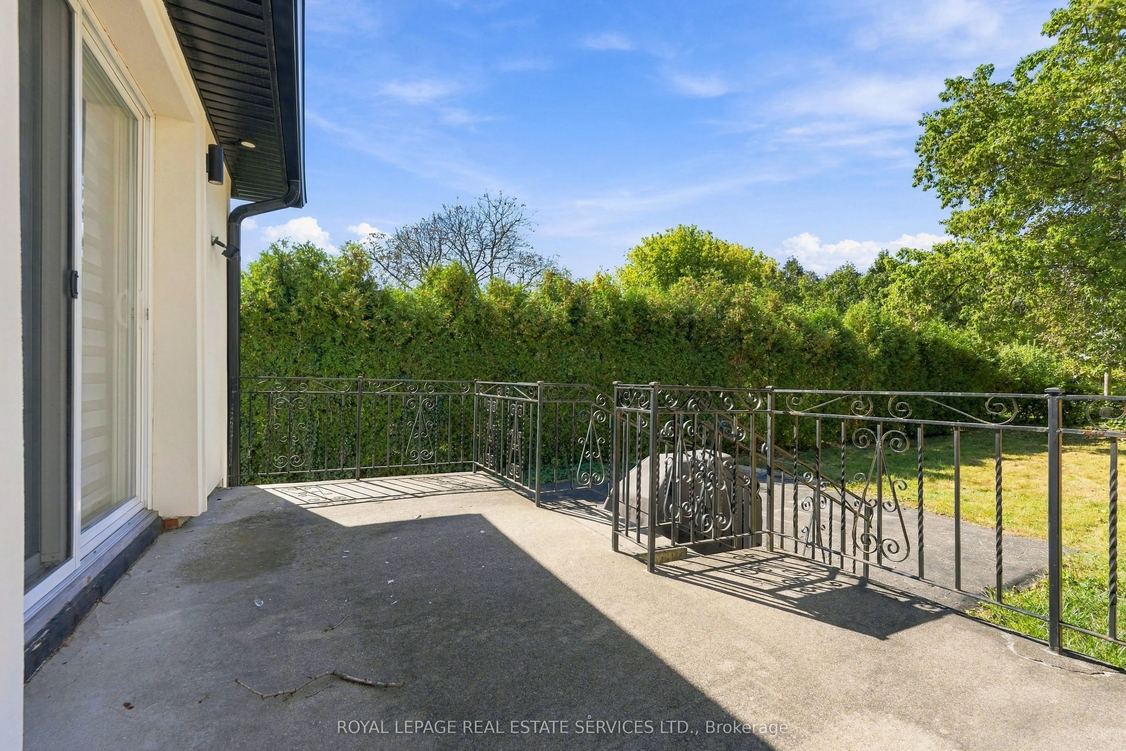 560 Stonecliffe Road