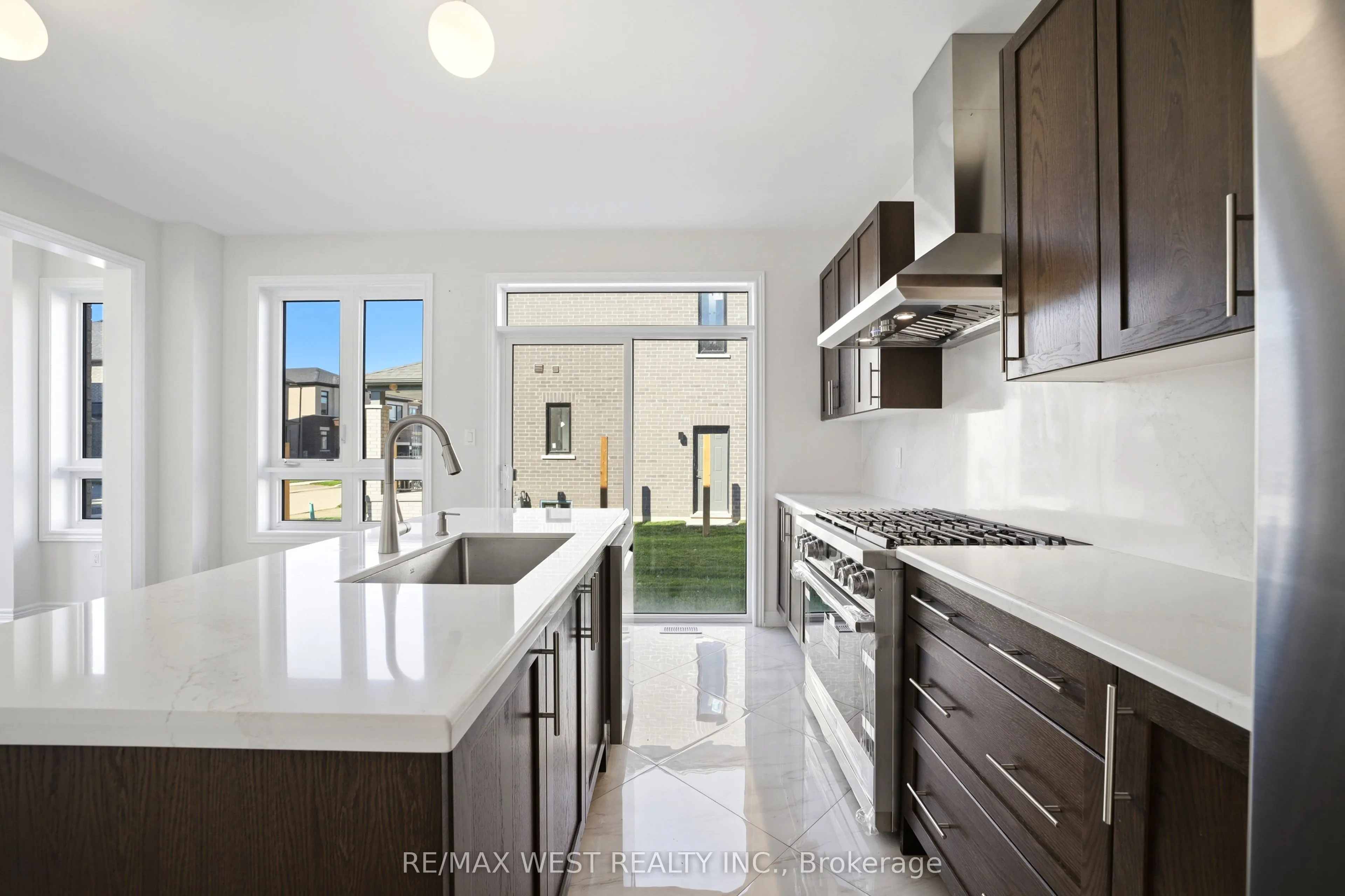 944 Apple Terrace