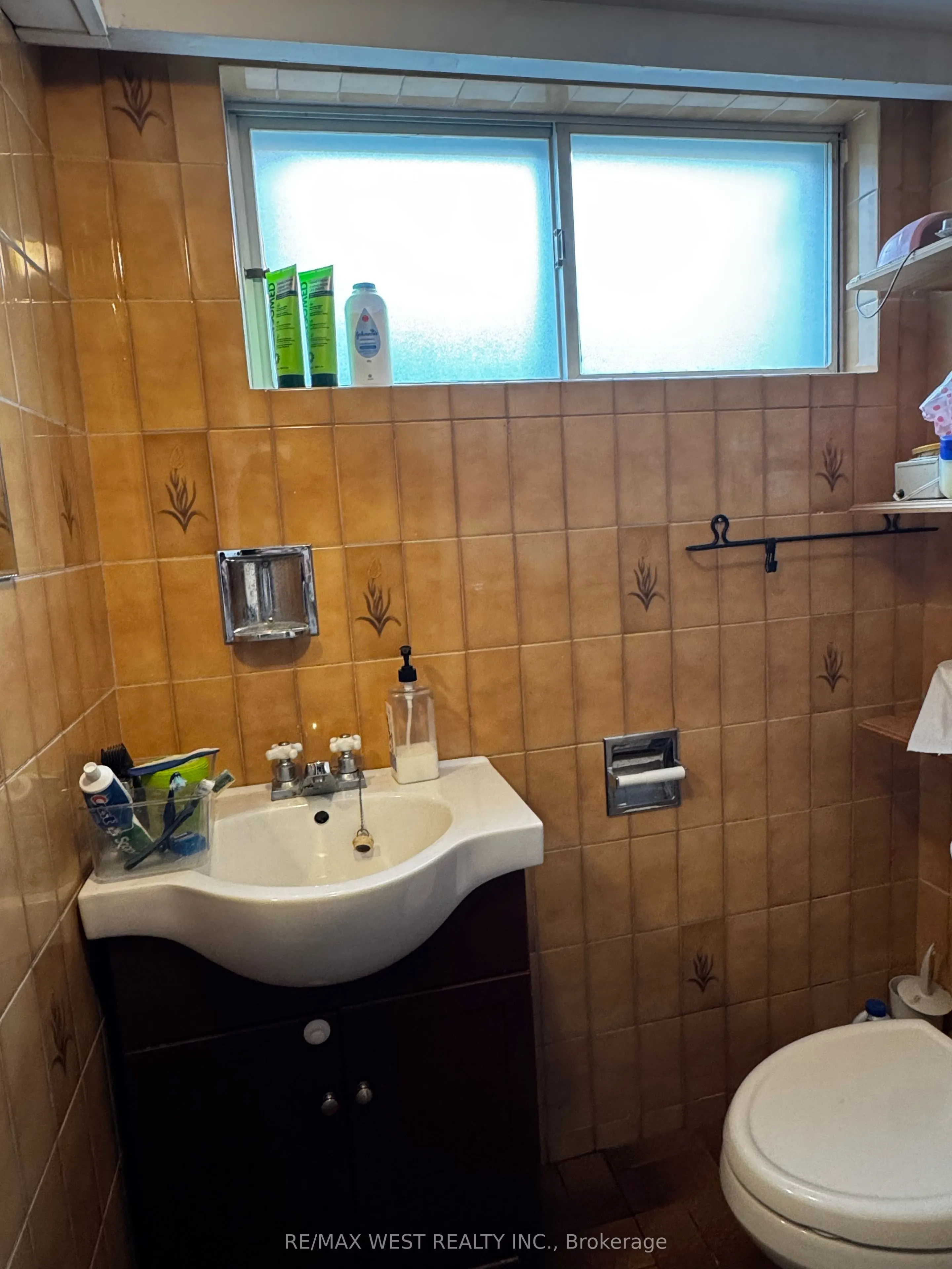 31 Valencia Crescent #Lower Level
