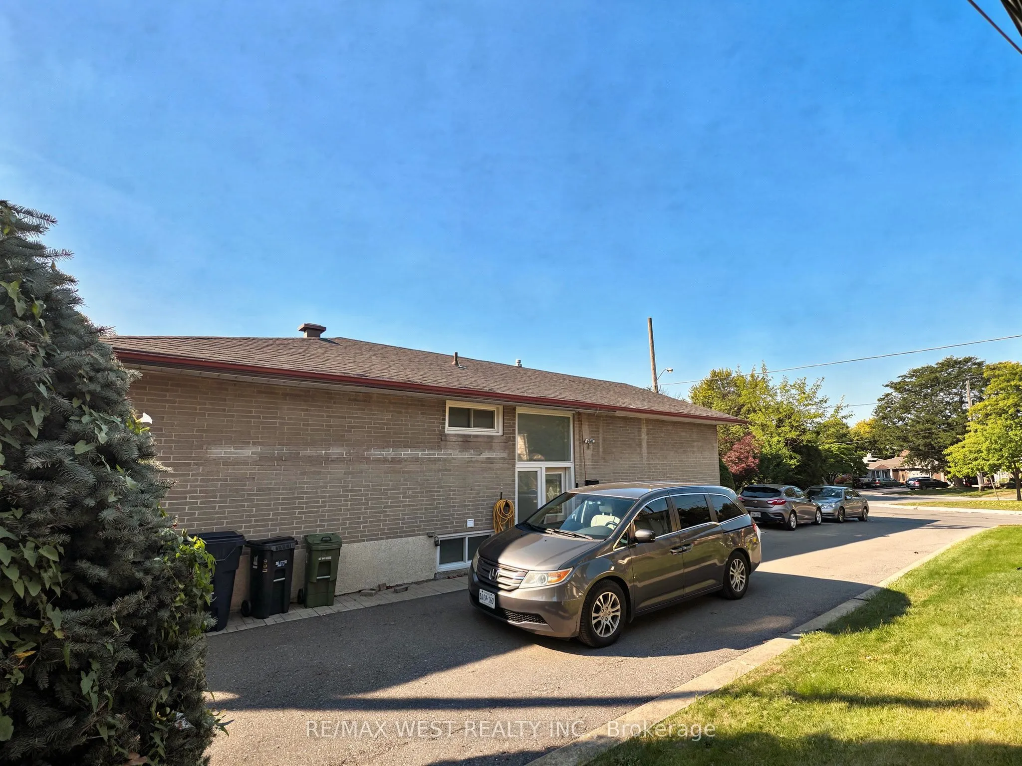31 Valencia Crescent #Lower Level