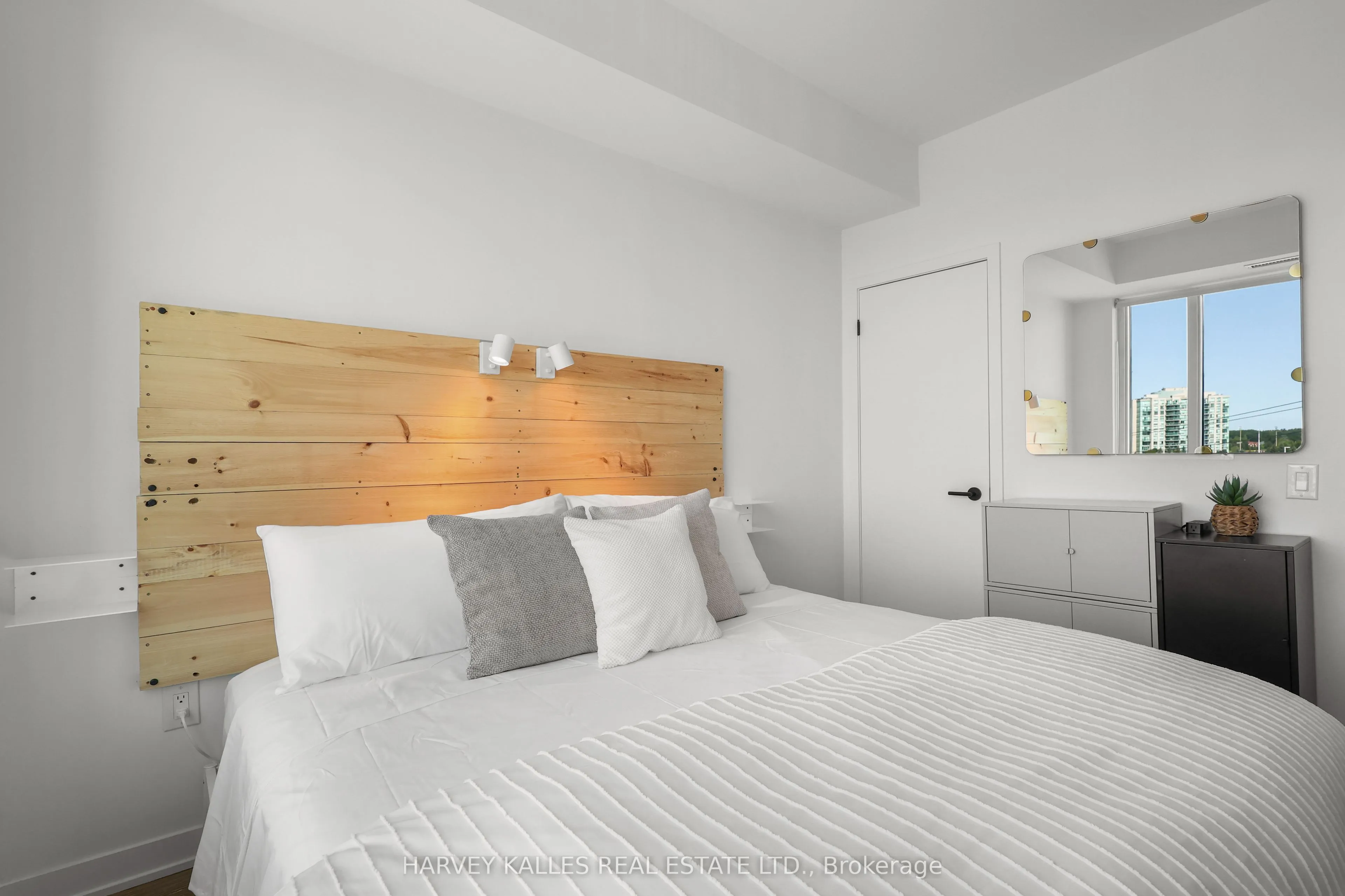 2495 Eglinton Avenue W #609