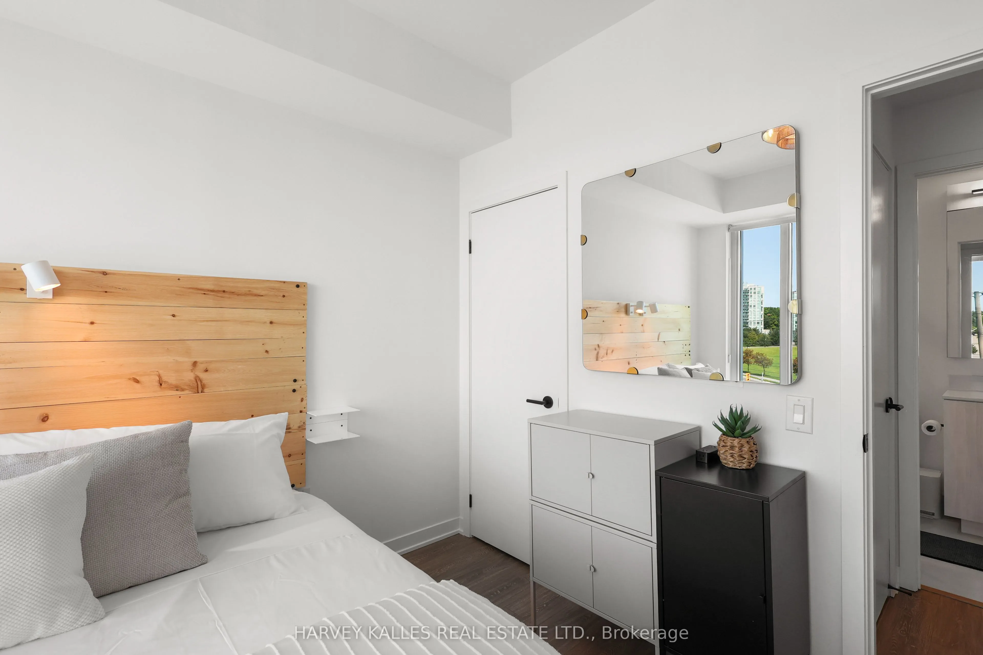 2495 Eglinton Avenue W #609
