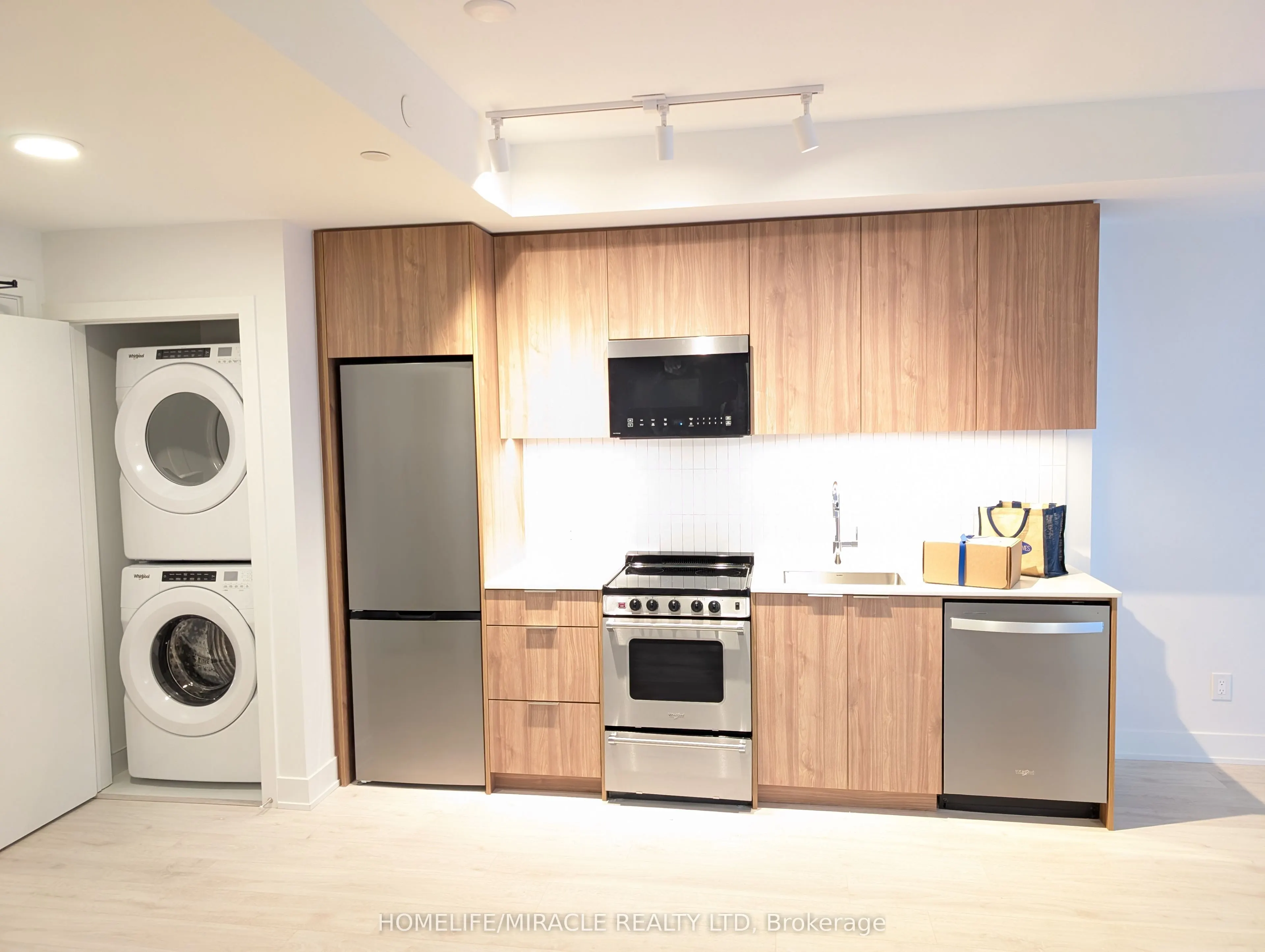 3008 William Cutmore Boulevard #213