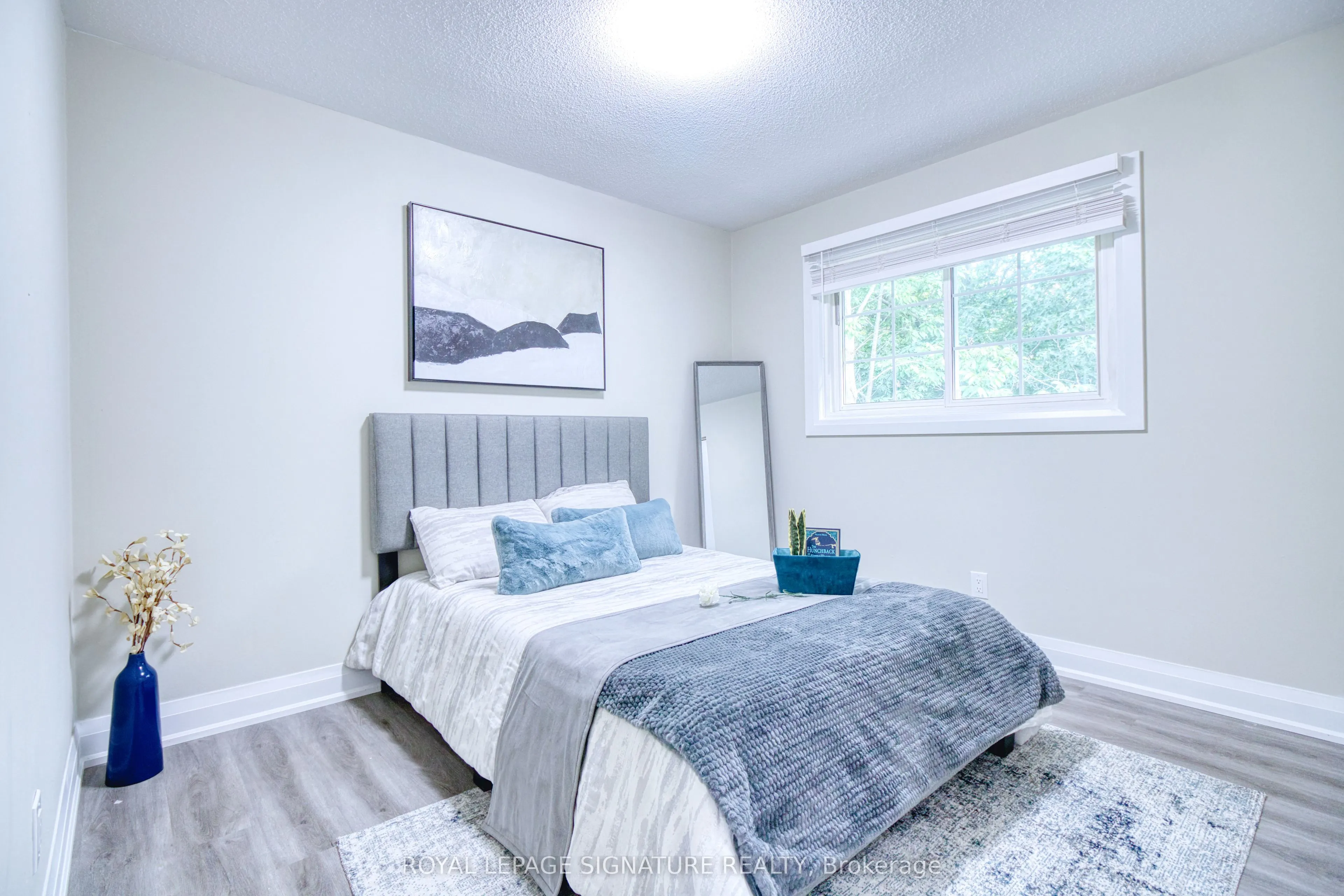 1414 Harmsworth Square