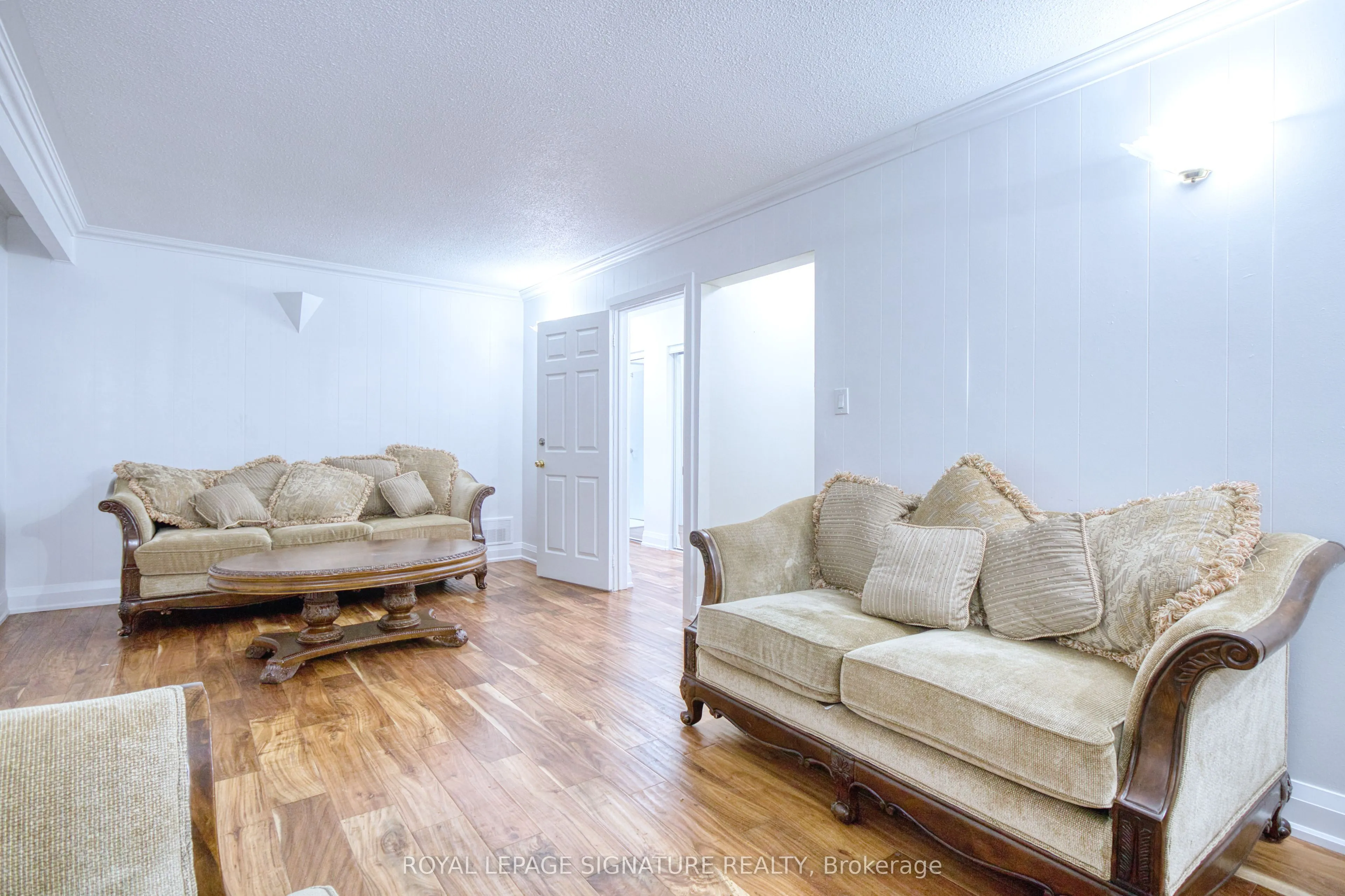 1414 Harmsworth Square