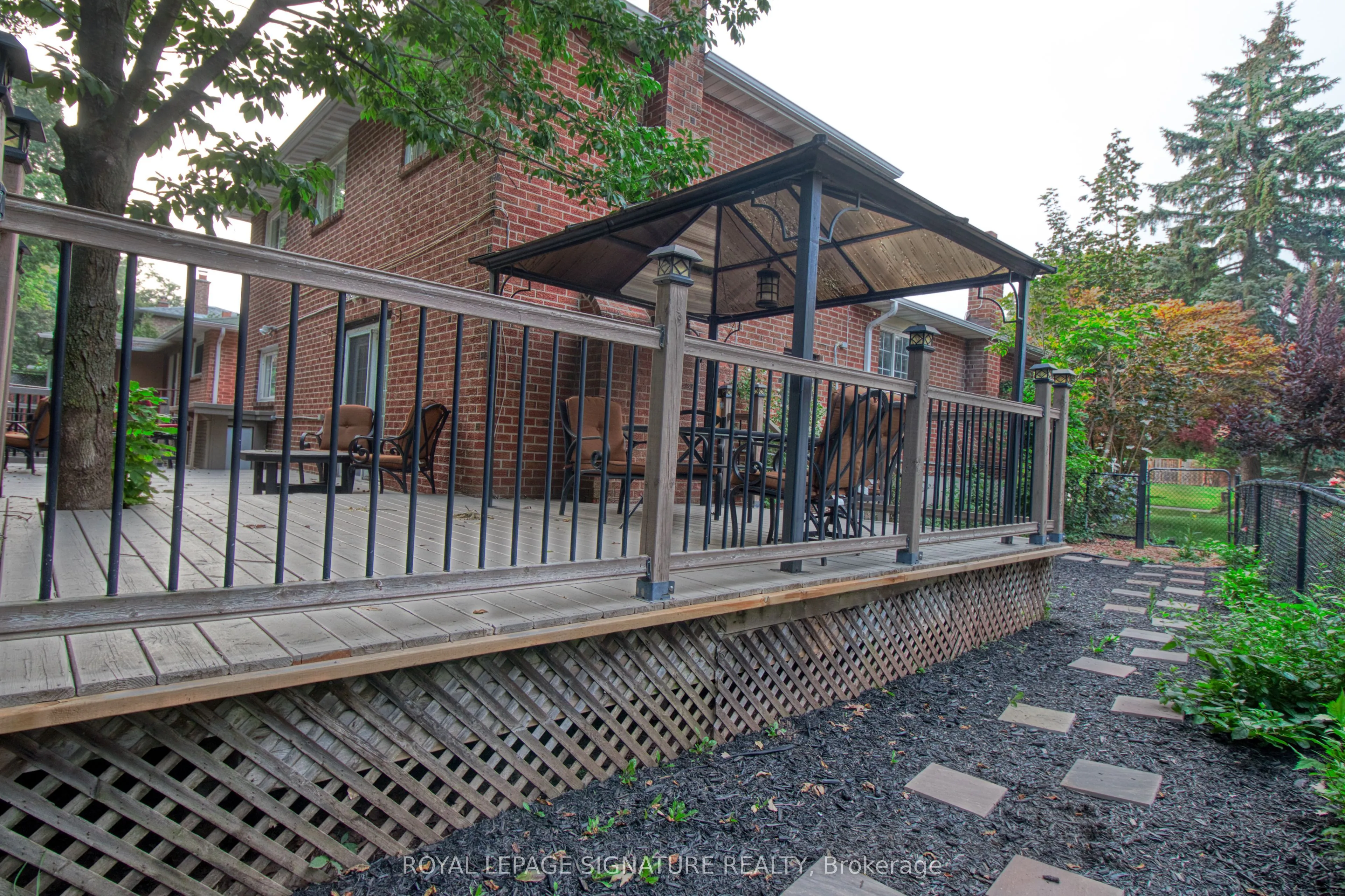 1414 Harmsworth Square