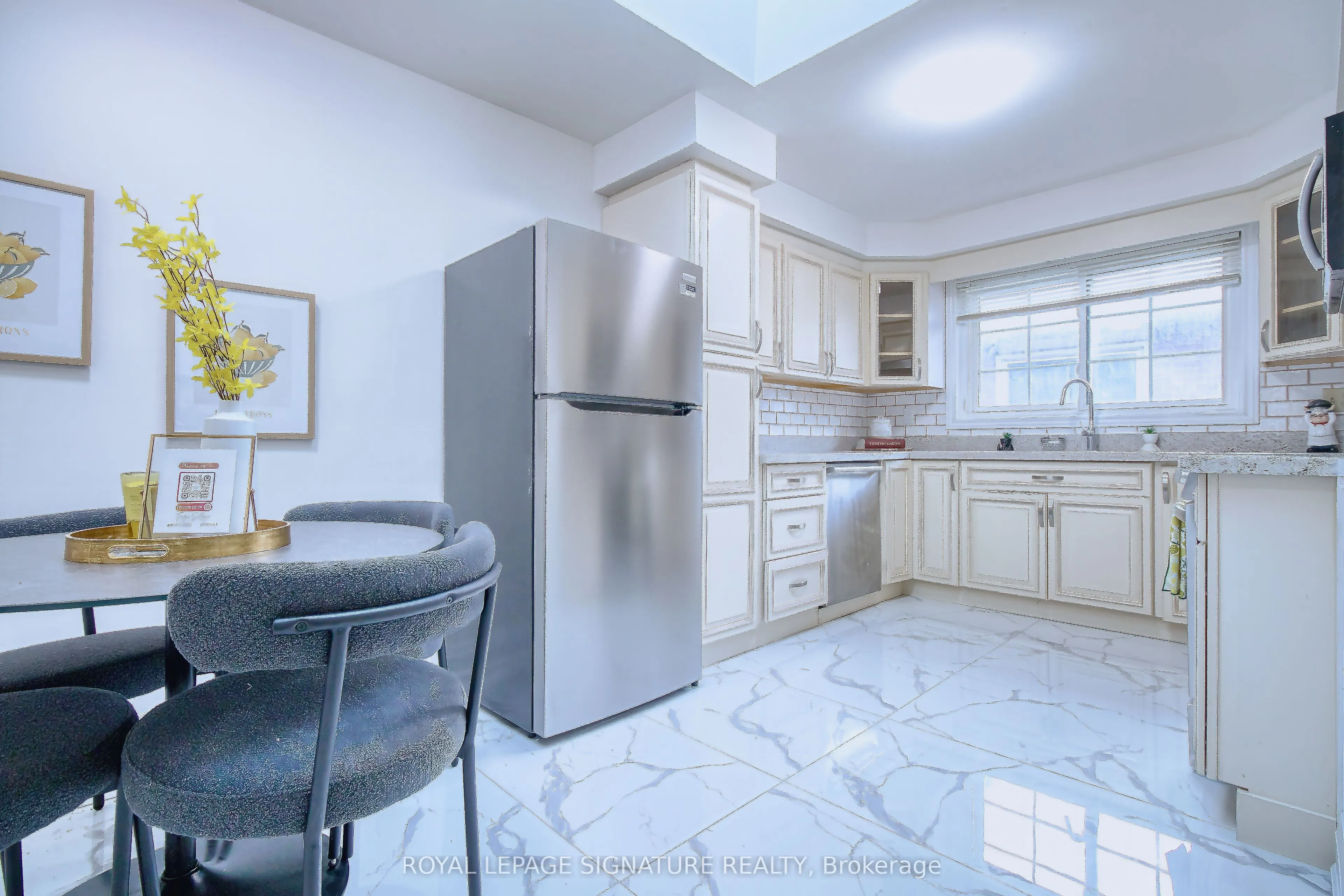 1414 Harmsworth Square