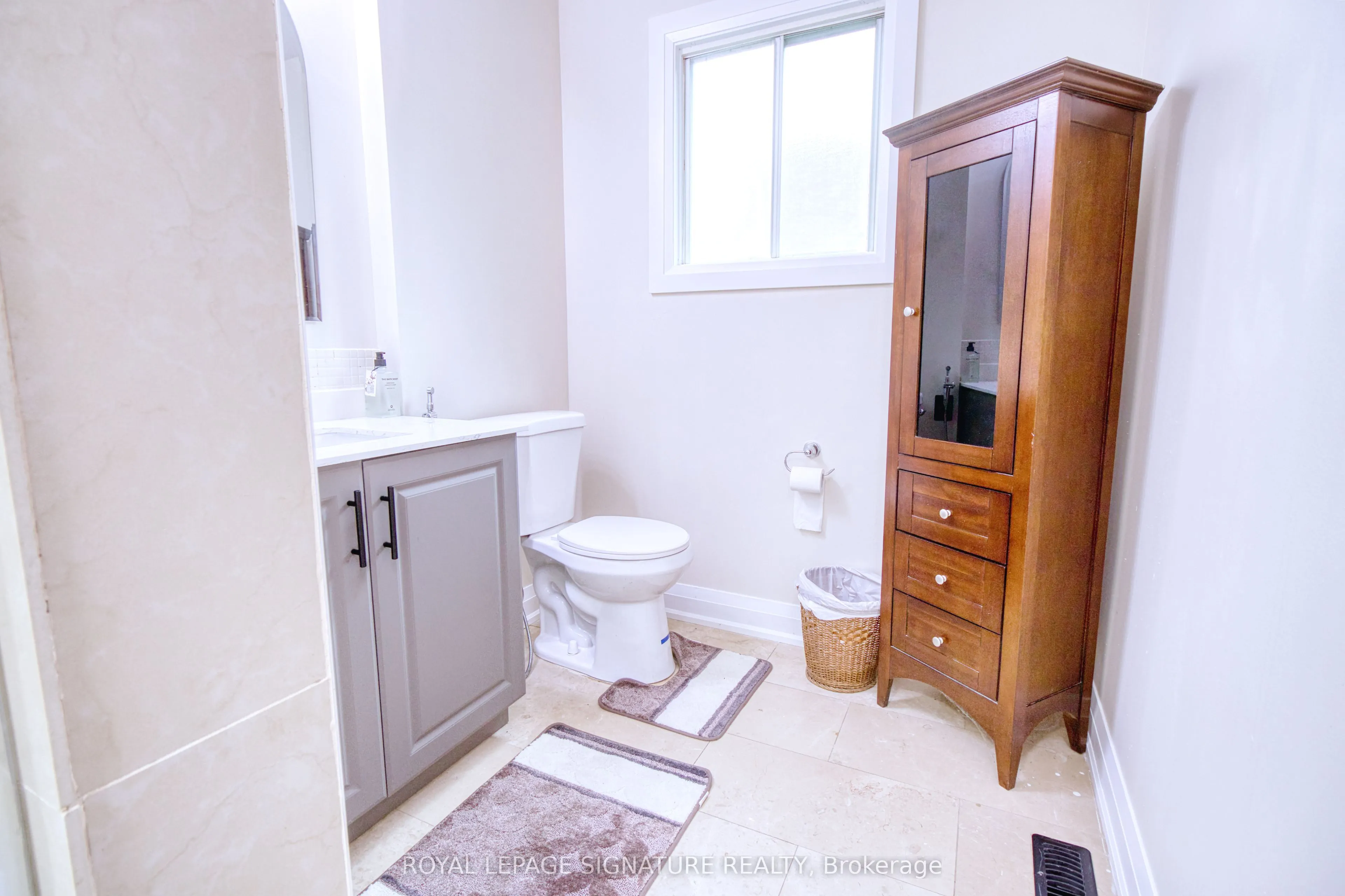 1414 Harmsworth Square