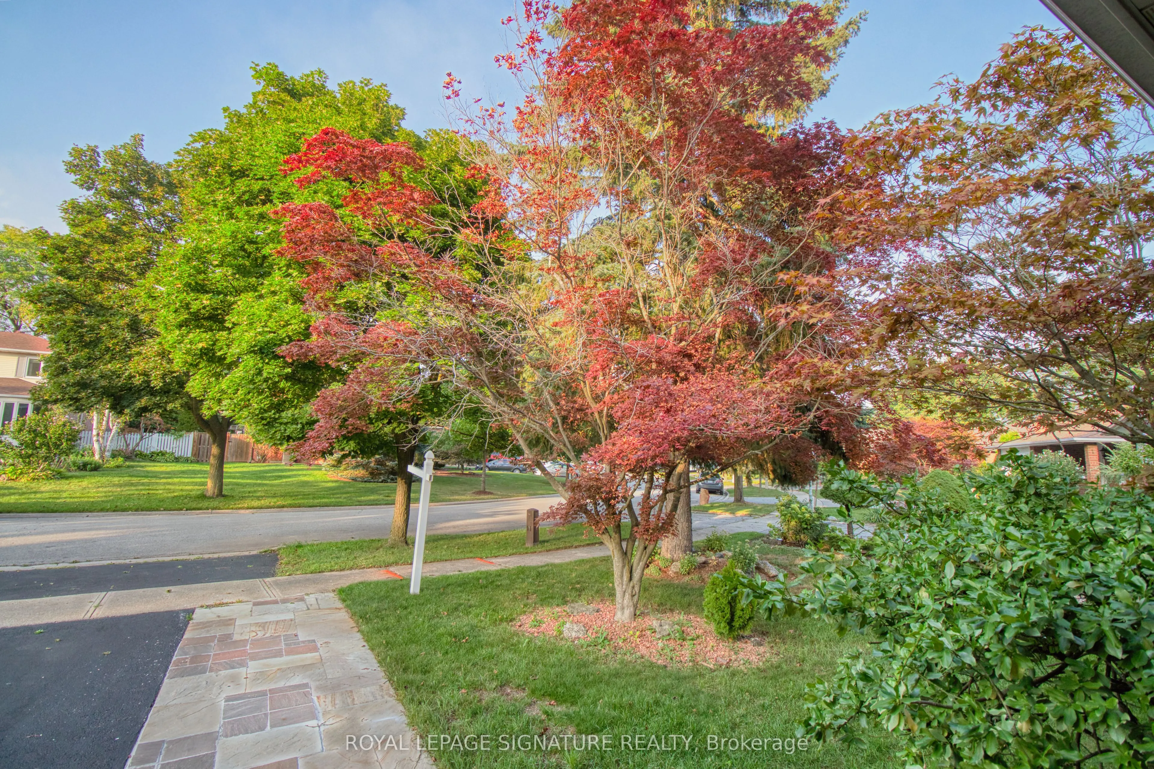 1414 Harmsworth Square