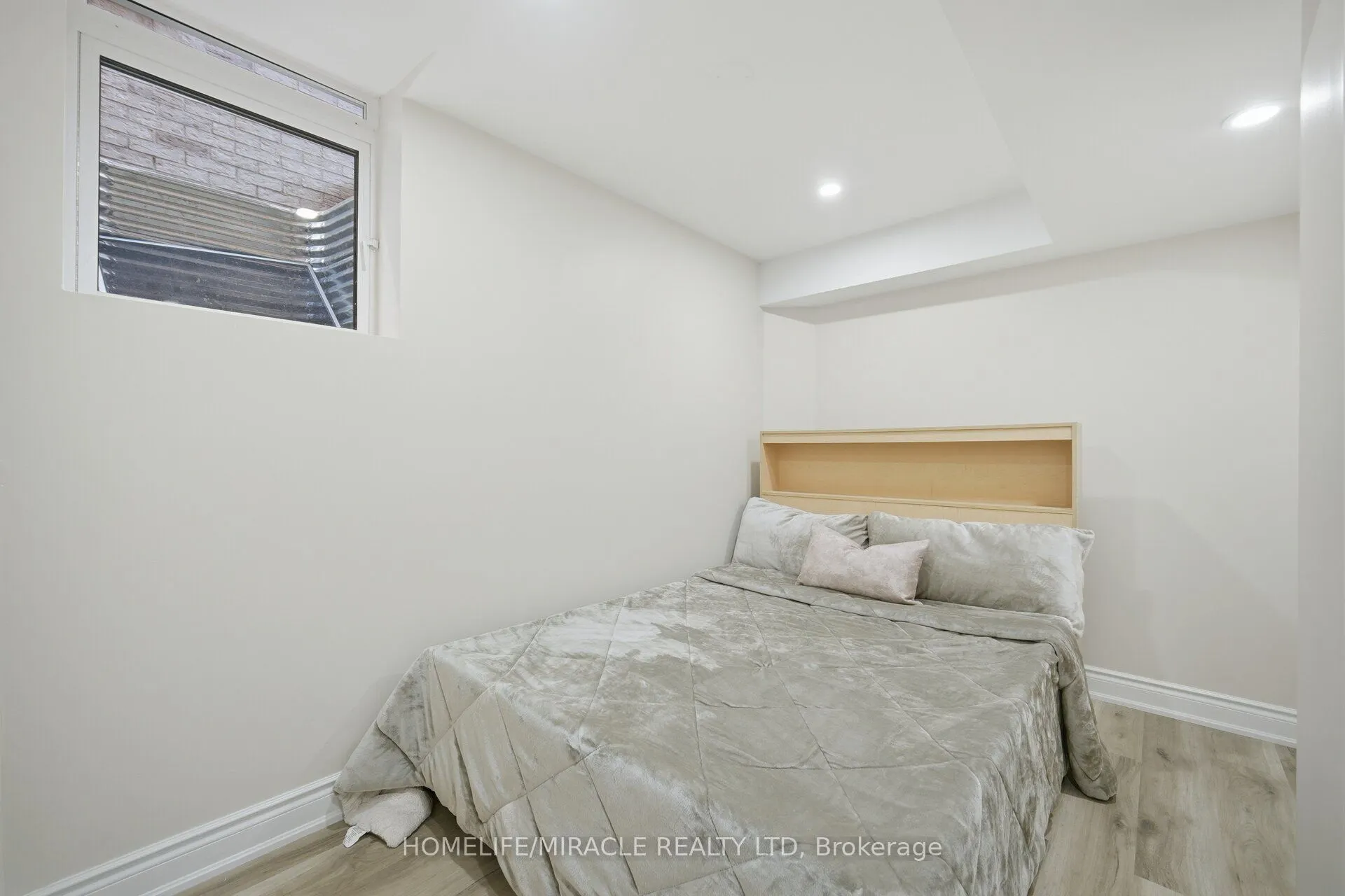 33 Ridgefield Court