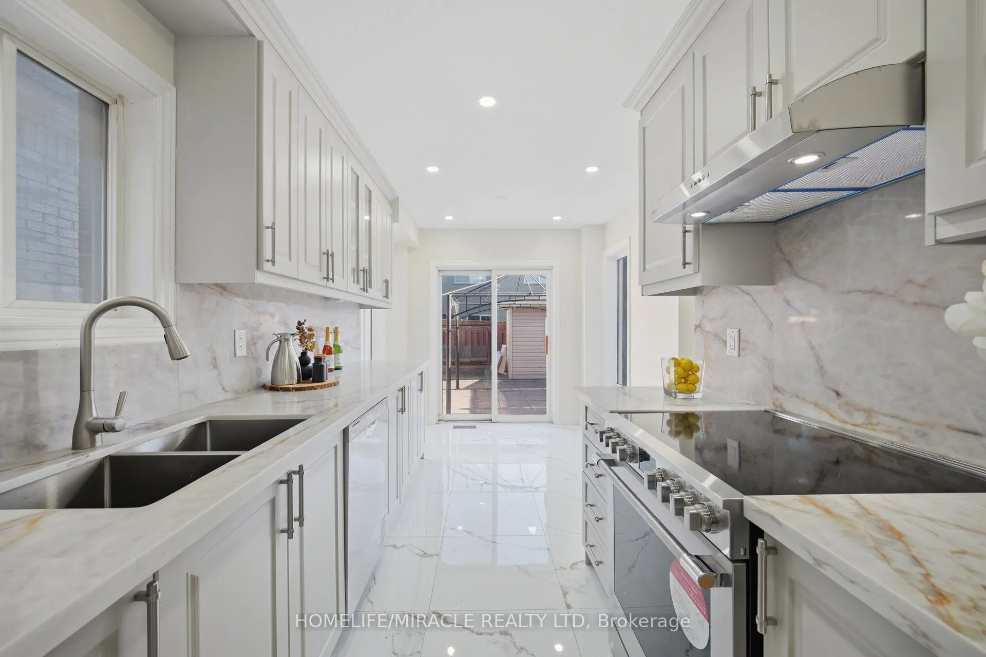 33 Ridgefield Court