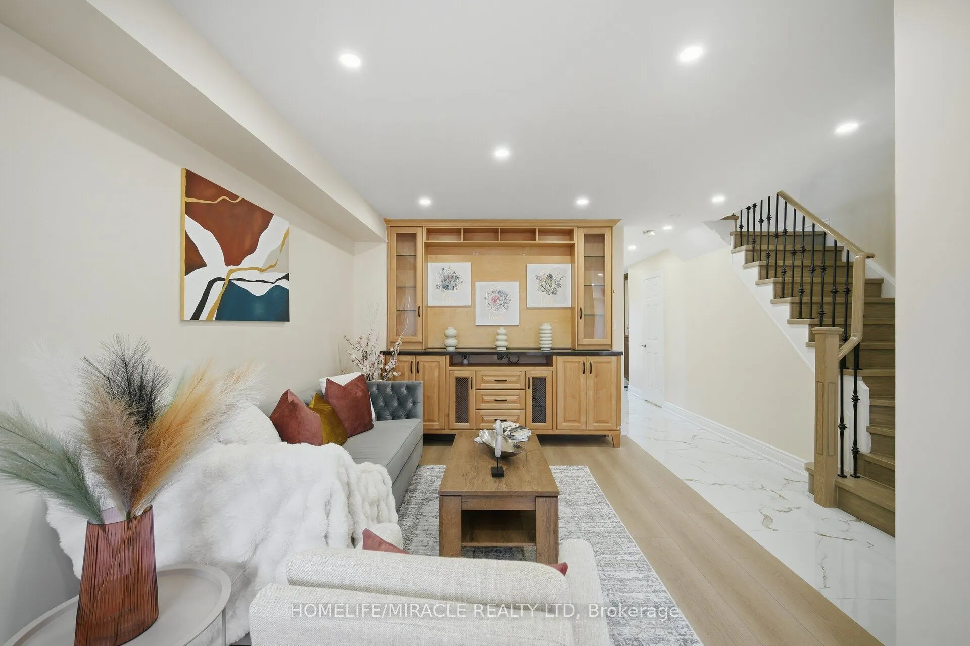 33 Ridgefield Court